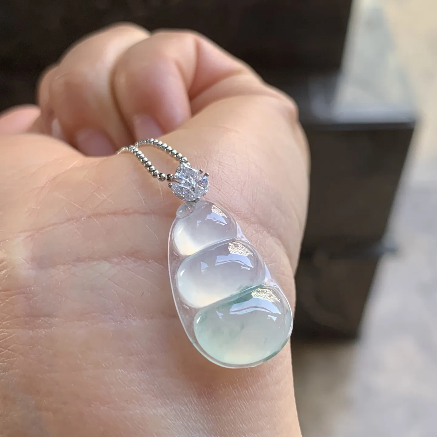 冰种飘花福豆 水润饱满 配金扣