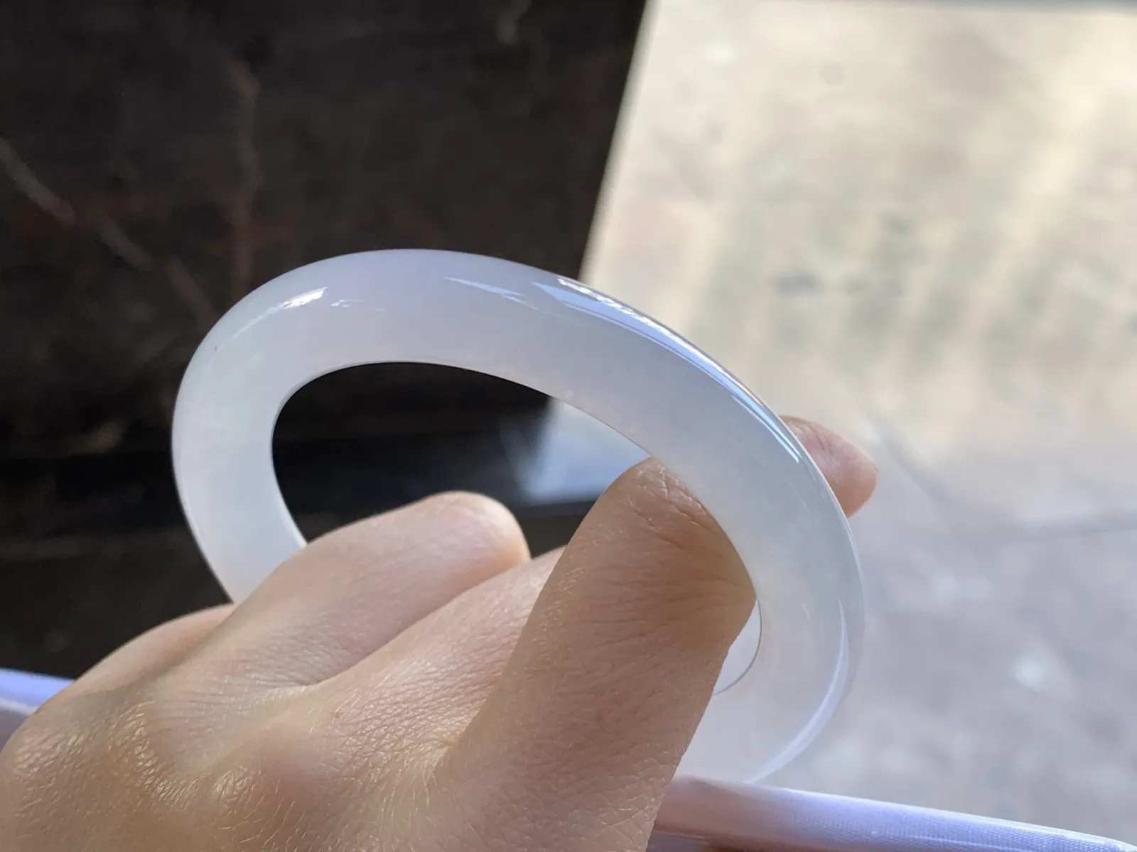 冰味淡春圆条手镯
尺寸：53-10-9.6mm
种好 小清新