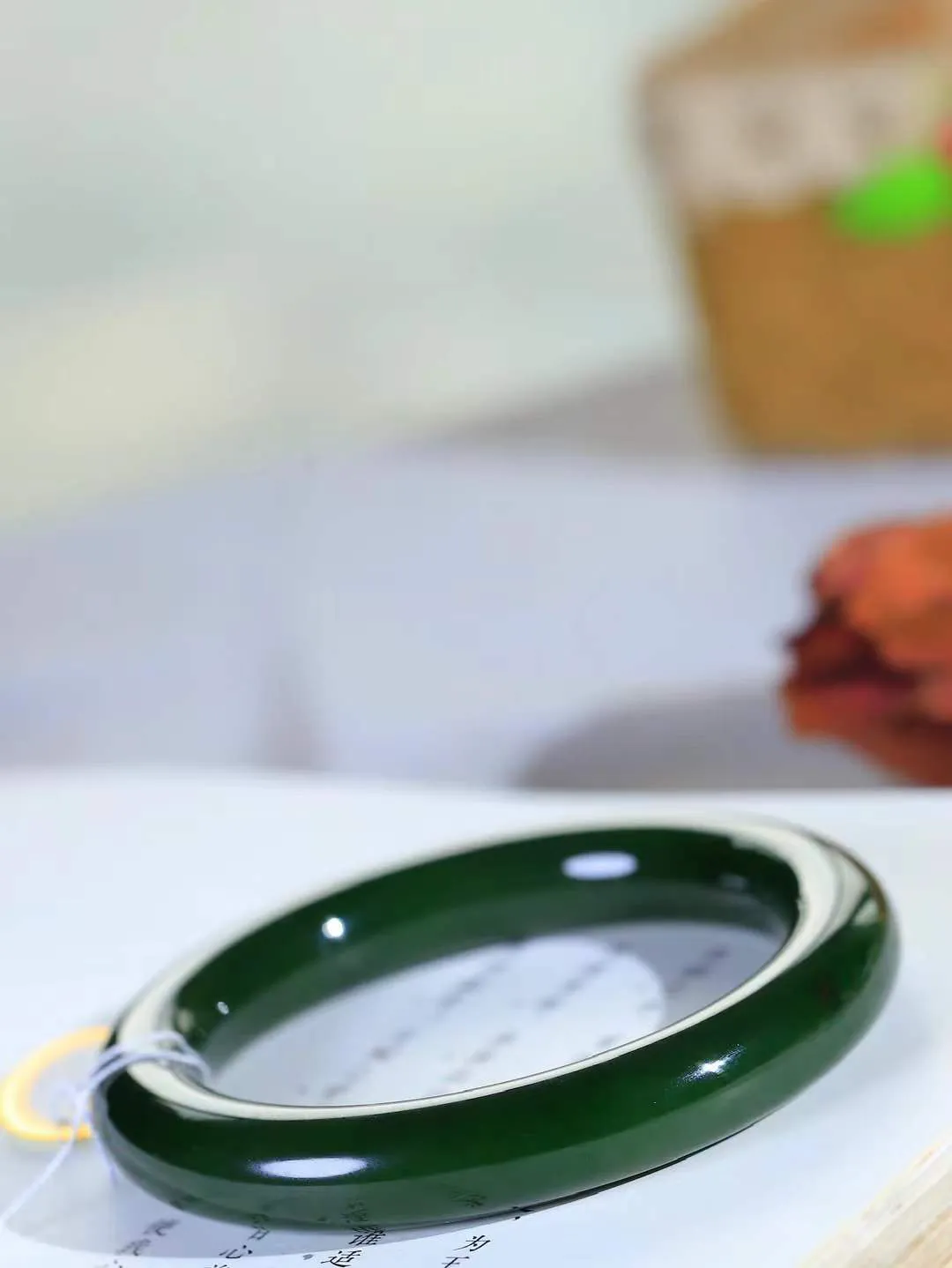 【碧色荡漾·手镯】

精品️和田玉碧玉圆条手镯，玉质细腻温润，手感舒适，️线条流畅，简约大气