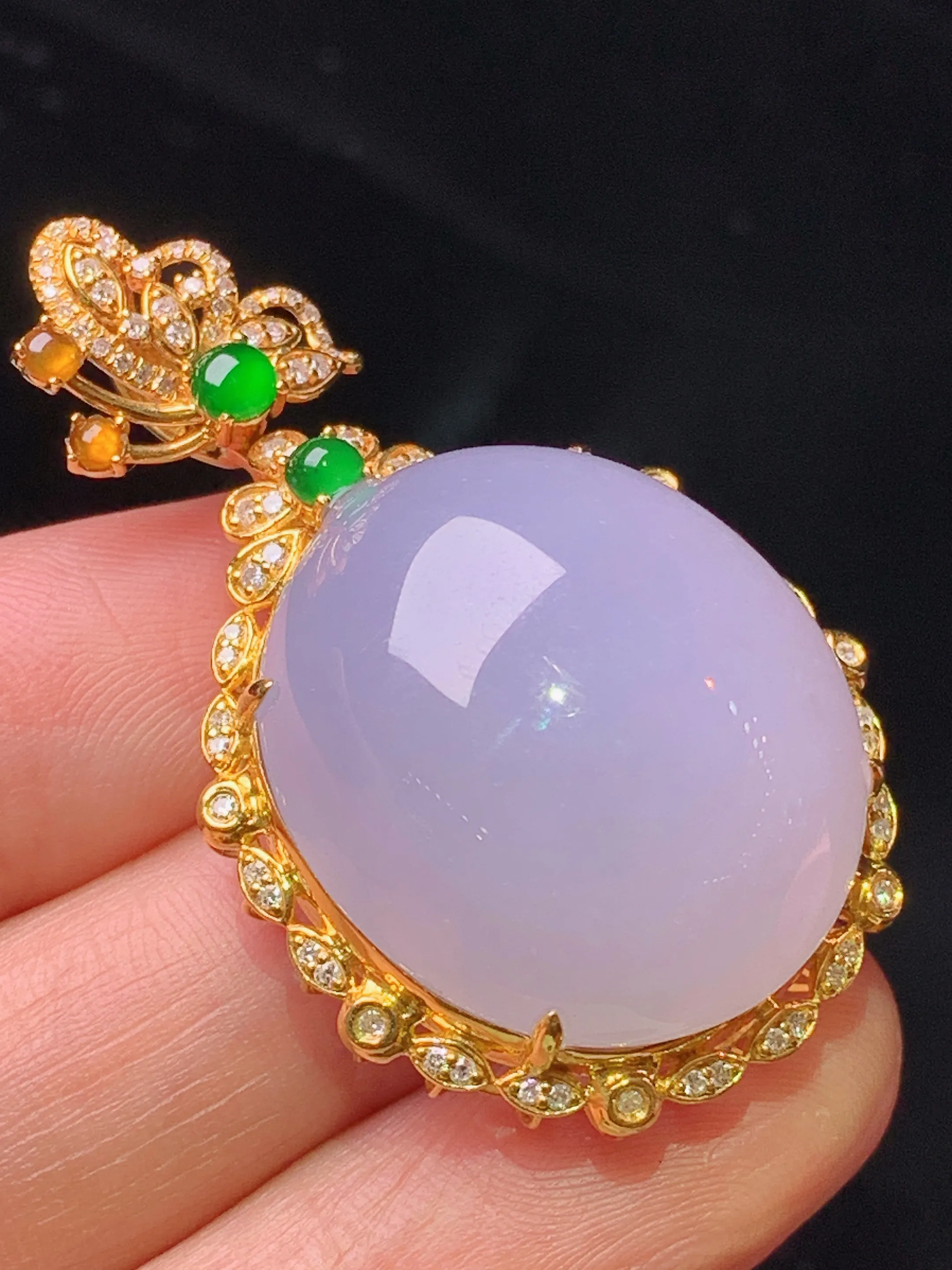 18k金钻镶嵌紫罗兰蛋面吊坠 玉质细腻 色泽艳丽清新 整体尺寸43*25.7*15