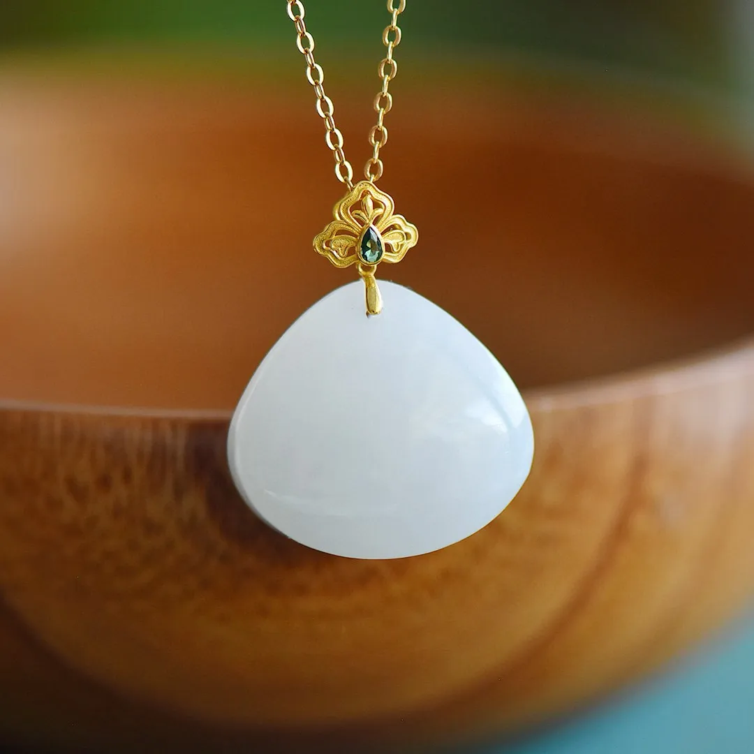 18K金扣镶嵌和田玉白玉水滴吊坠