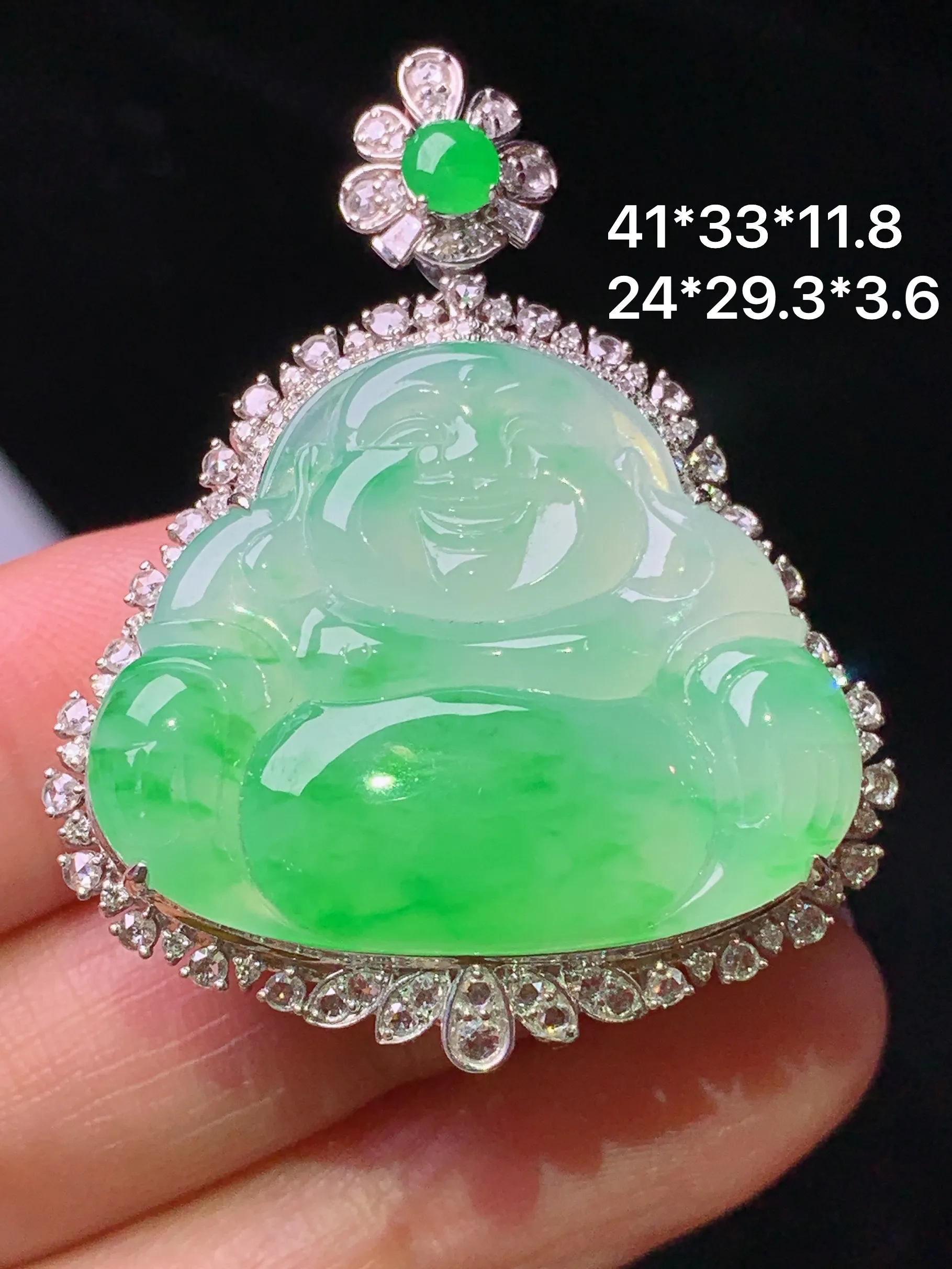 18k金钻镶嵌翠绿佛公吊坠 玉质细腻 色泽艳丽清新 整体尺寸41*33*11.8