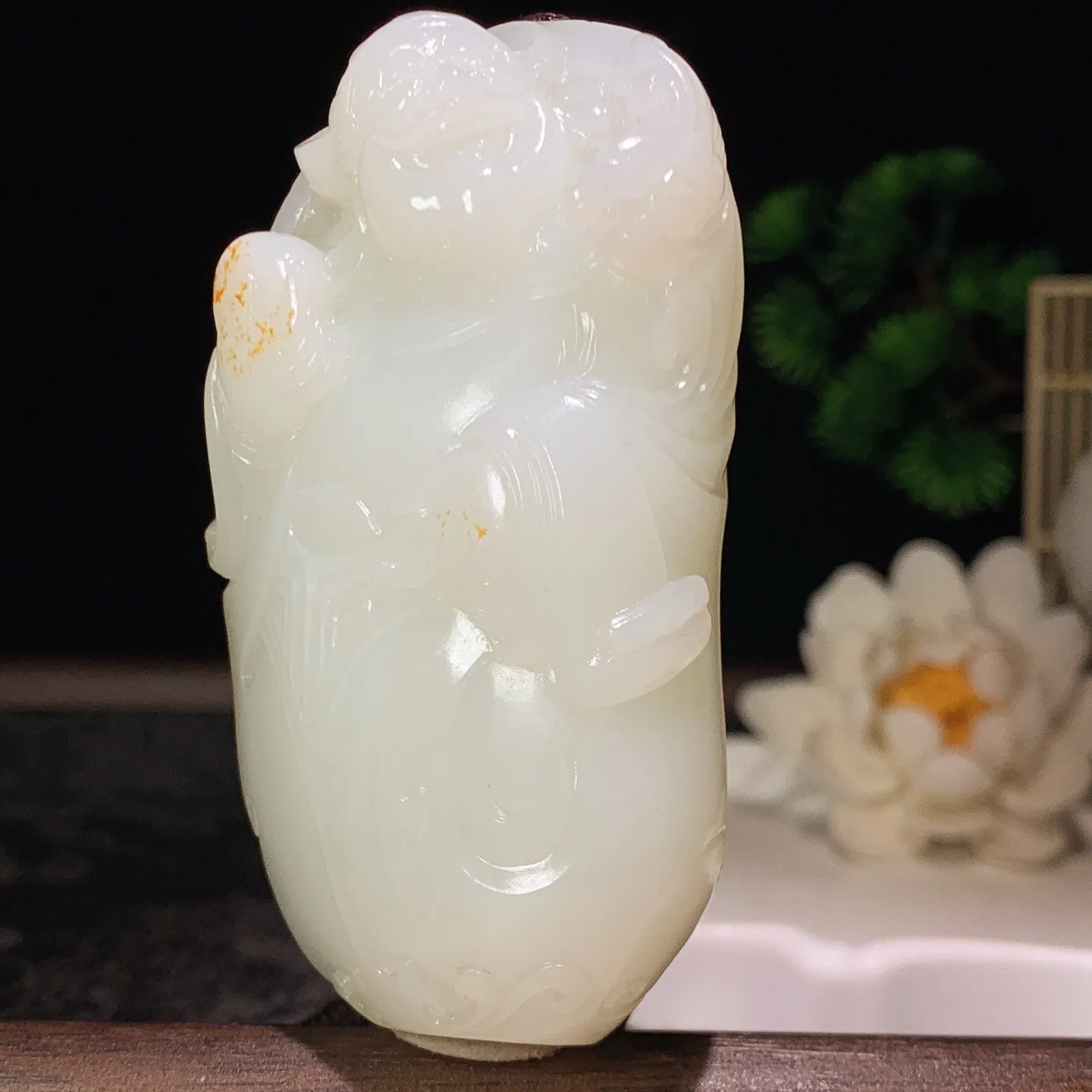 新疆和田玉白玉山料财神挂把件！尺寸80/43/24重174克。玉质细腻油润。手推出油。品相大气 lt