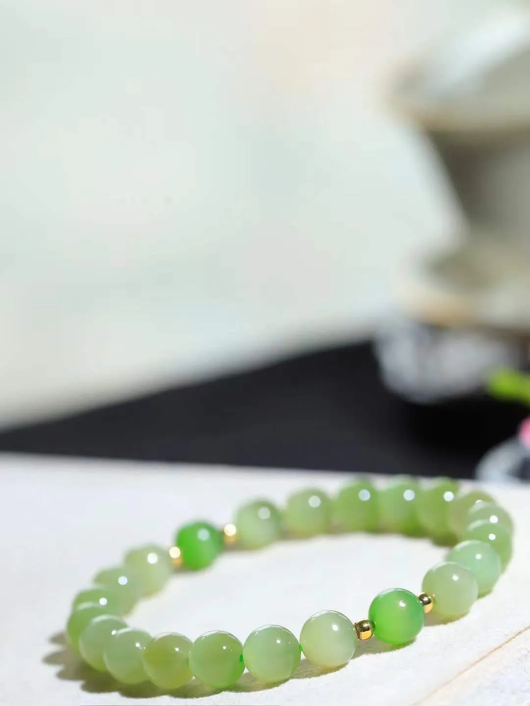 【珠圆玉润.手串】

精品和田玉珠圆玉润手串 玉质温润细腻  整串打磨圆润，佩戴舒适。珠珠落玉盘，间