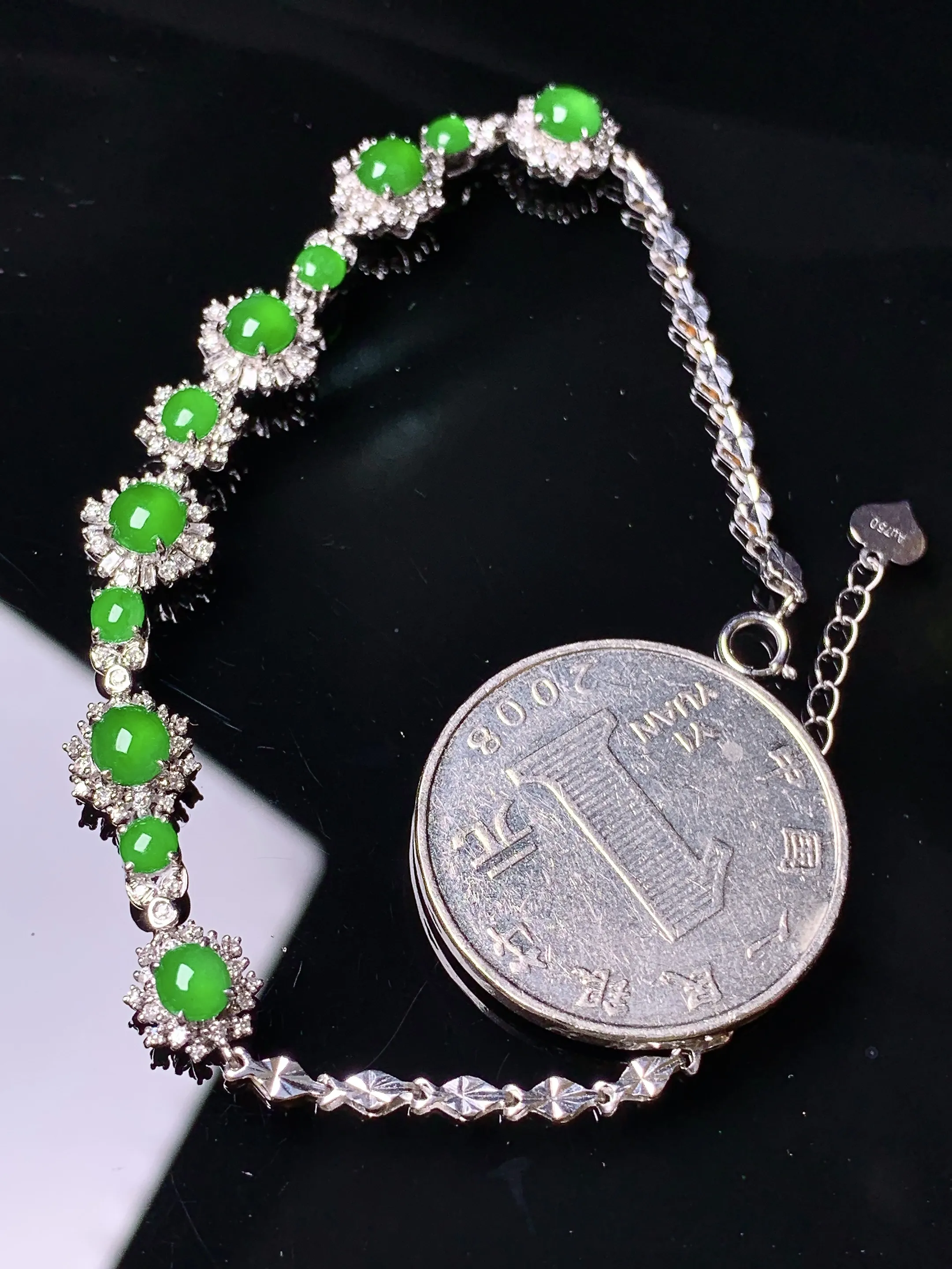 18k金钻镶嵌满绿蛋面手链 玉质细腻 色泽清新艳丽 整体尺寸84*8*5.2