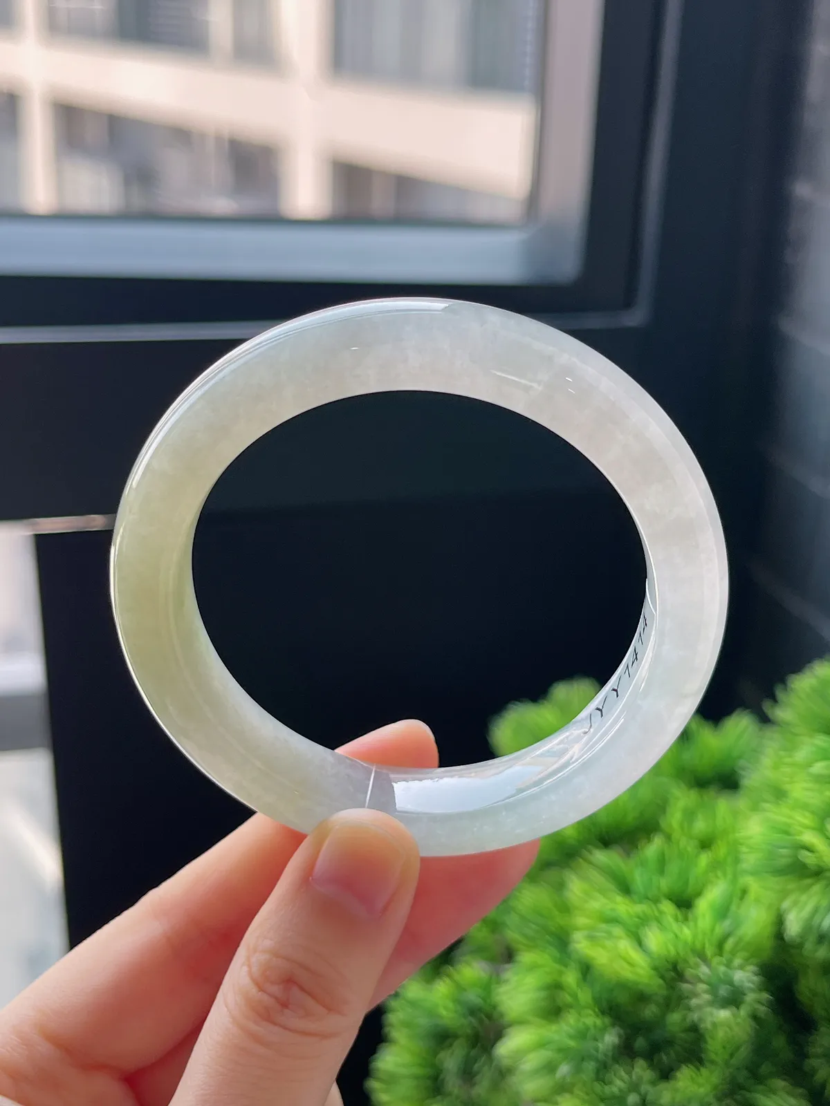 正圈55.8圈口，翡翠冰糯种淡黄色手镯