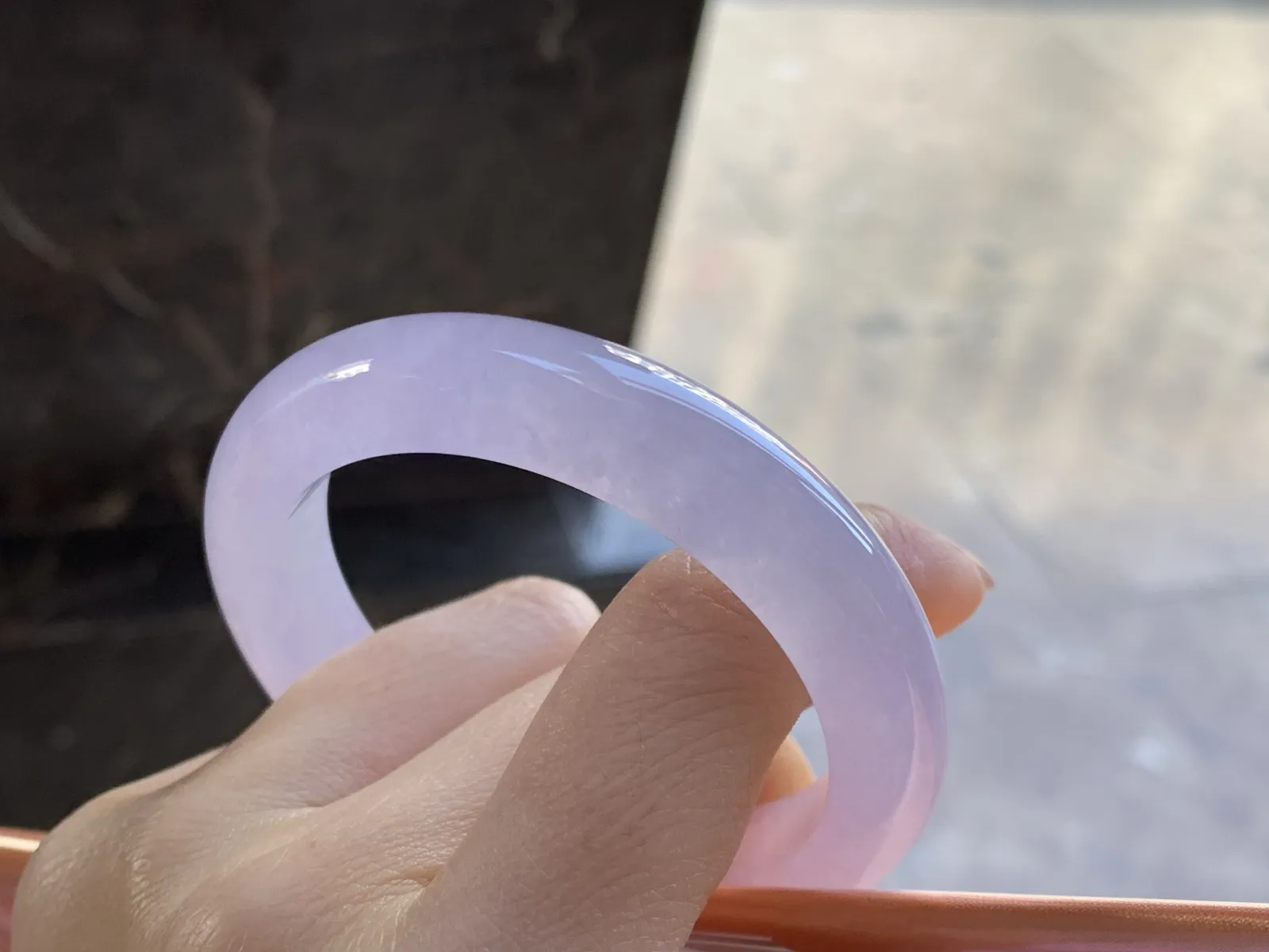 冰紫手镯
尺寸：51.3-11.4-8.5mm
种水好 小圈口 颜色漂亮