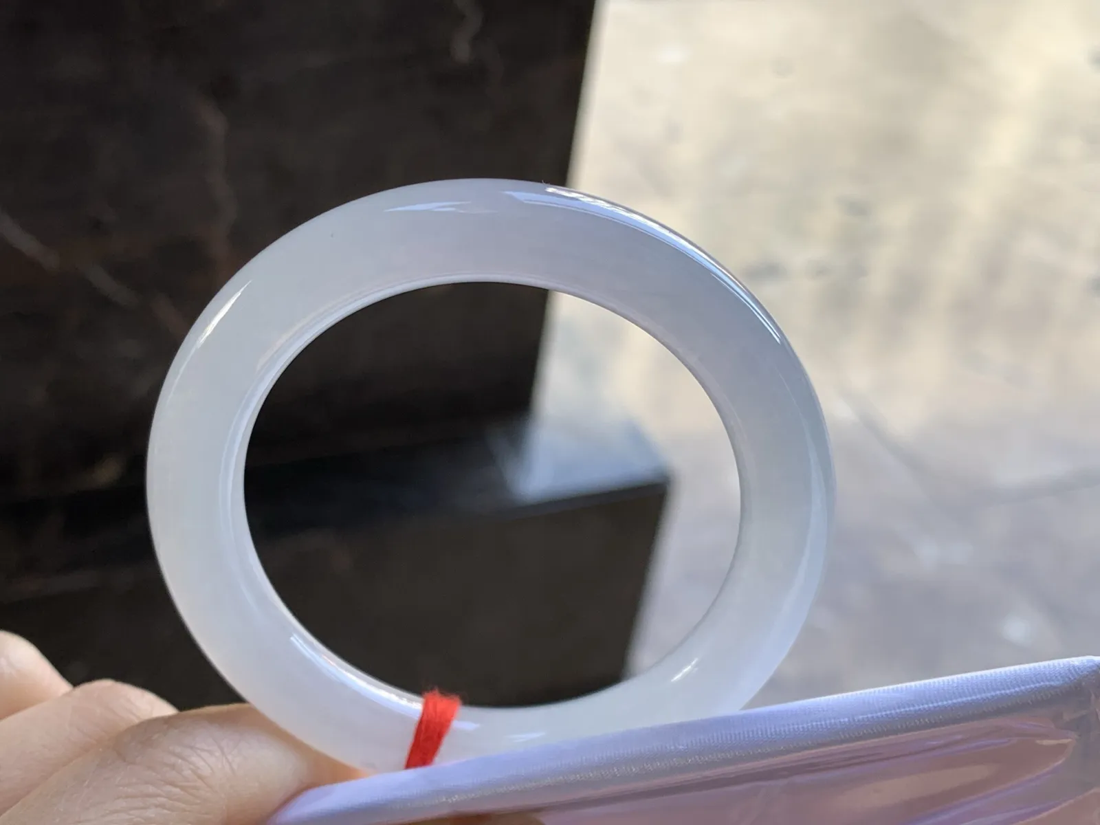 冰味淡春圆条手镯
尺寸：53-10-9.6mm
种好 小清新