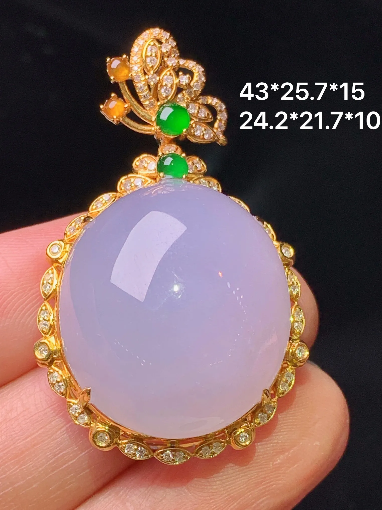 18k金钻镶嵌紫罗兰蛋面吊坠 玉质细腻 色泽艳丽清新 整体尺寸43*25.7*15