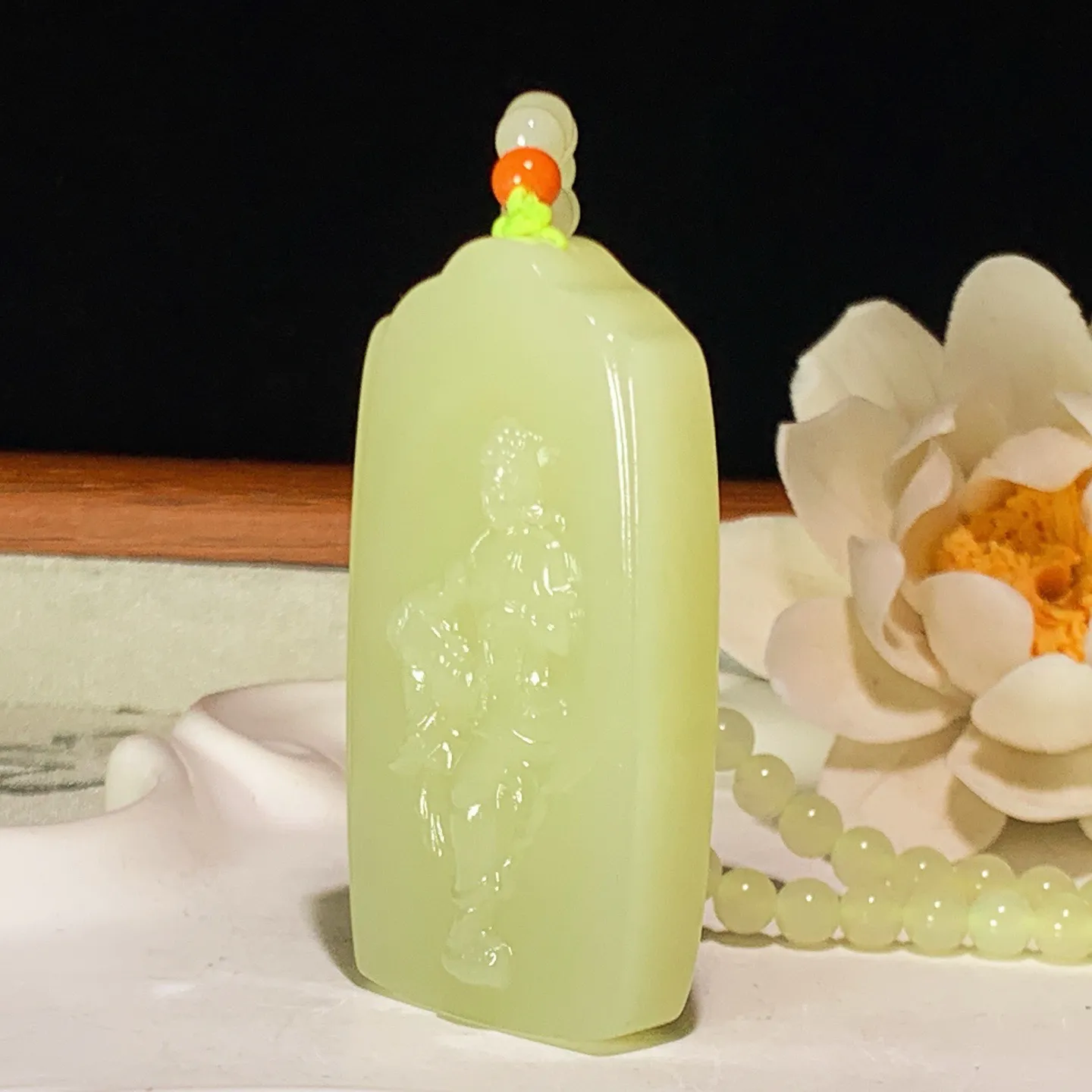 新疆和田玉黄口料观音挂件 尺寸54/27/11重62.5克 玉质细腻油润 底色纯净 脂粉好，品质好。