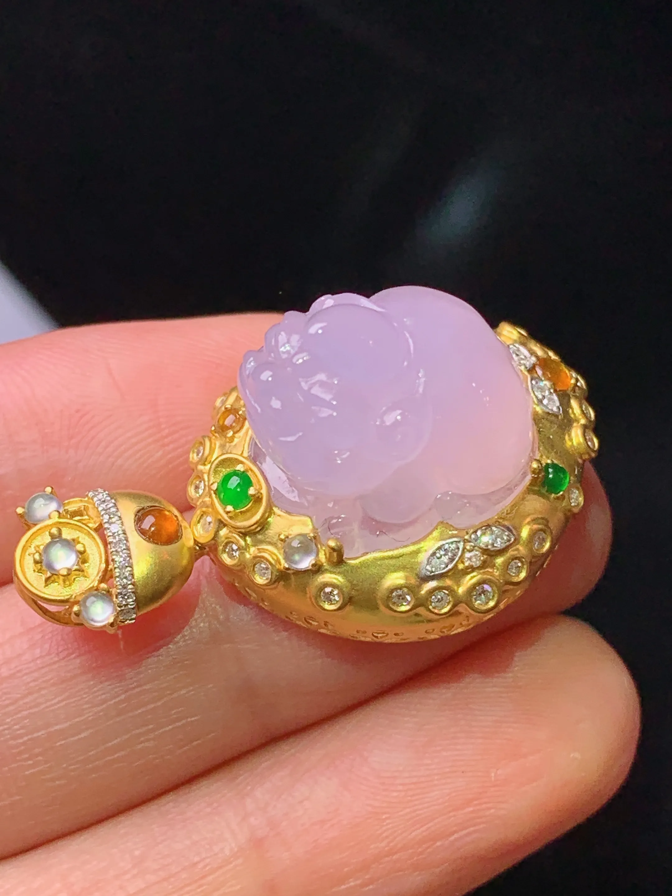 18k金钻镶嵌紫罗兰貔貅吊坠 玉质细腻 色泽艳丽清新 整体尺寸35.2*21.8*17.6