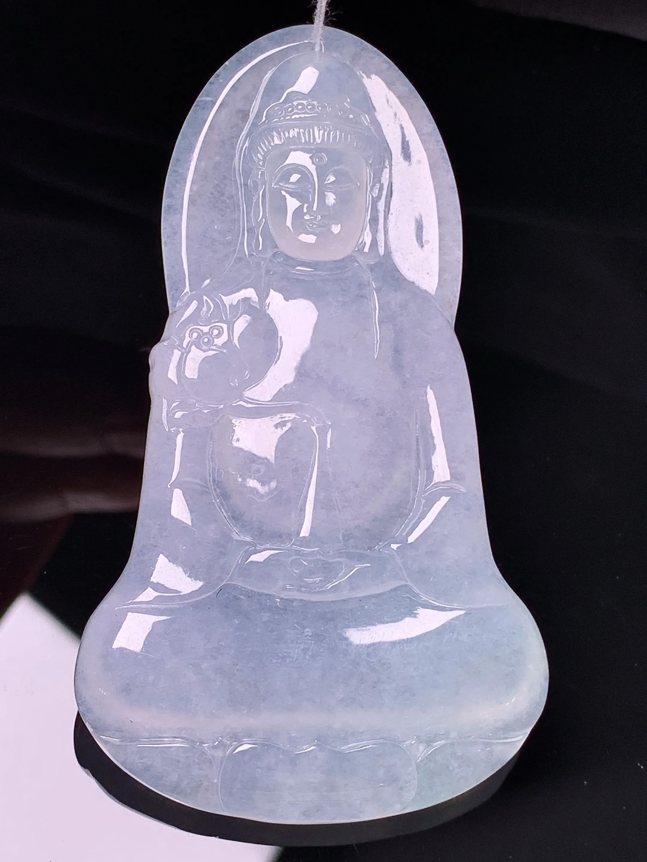 冰种观音菩萨吊坠 玉质细腻 色泽清新艳丽 整体尺寸65.5*37.5*5.8