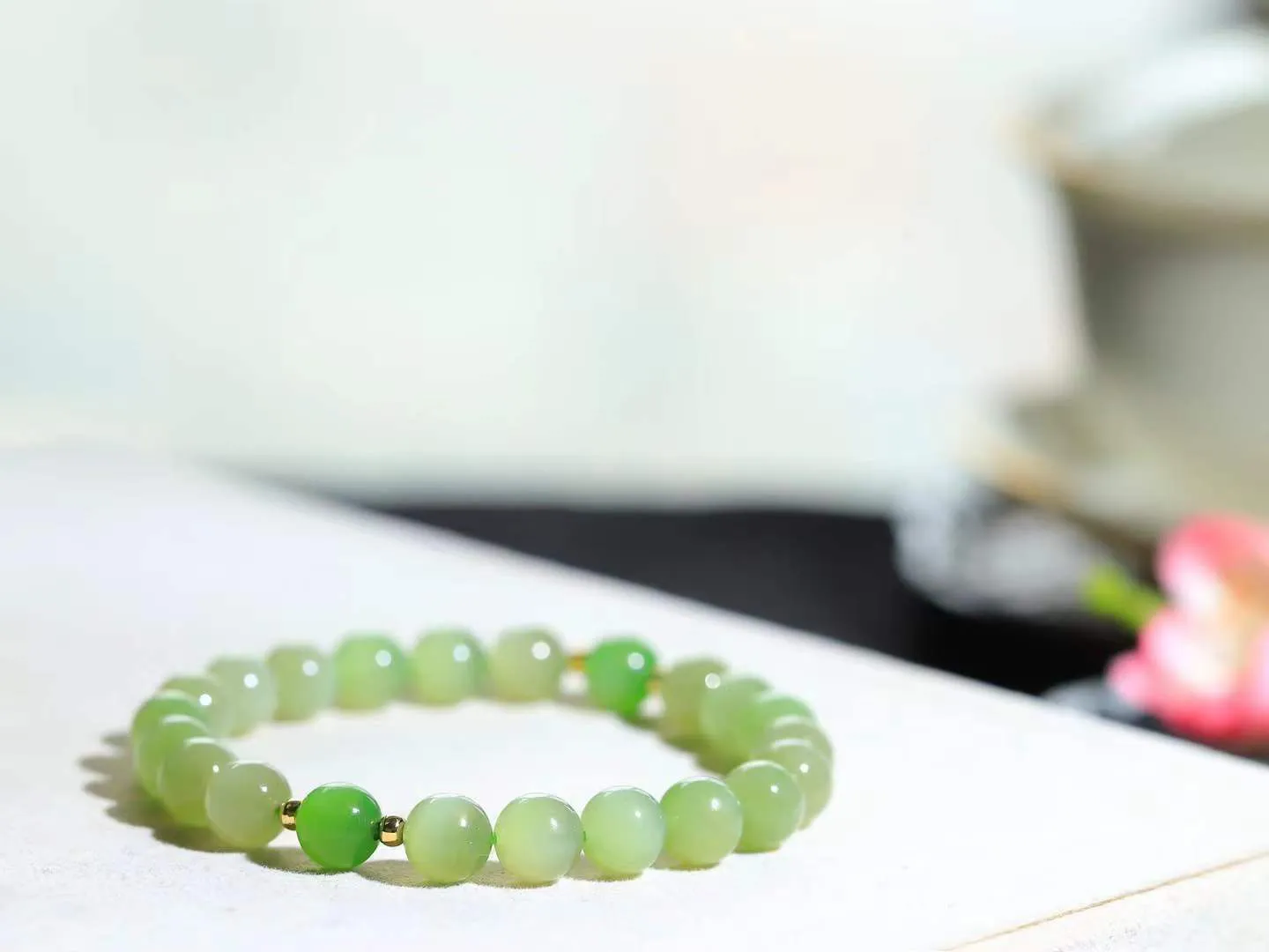 【珠圆玉润.手串】

精品和田玉珠圆玉润手串 玉质温润细腻  整串打磨圆润，佩戴舒适。珠珠落玉盘，间