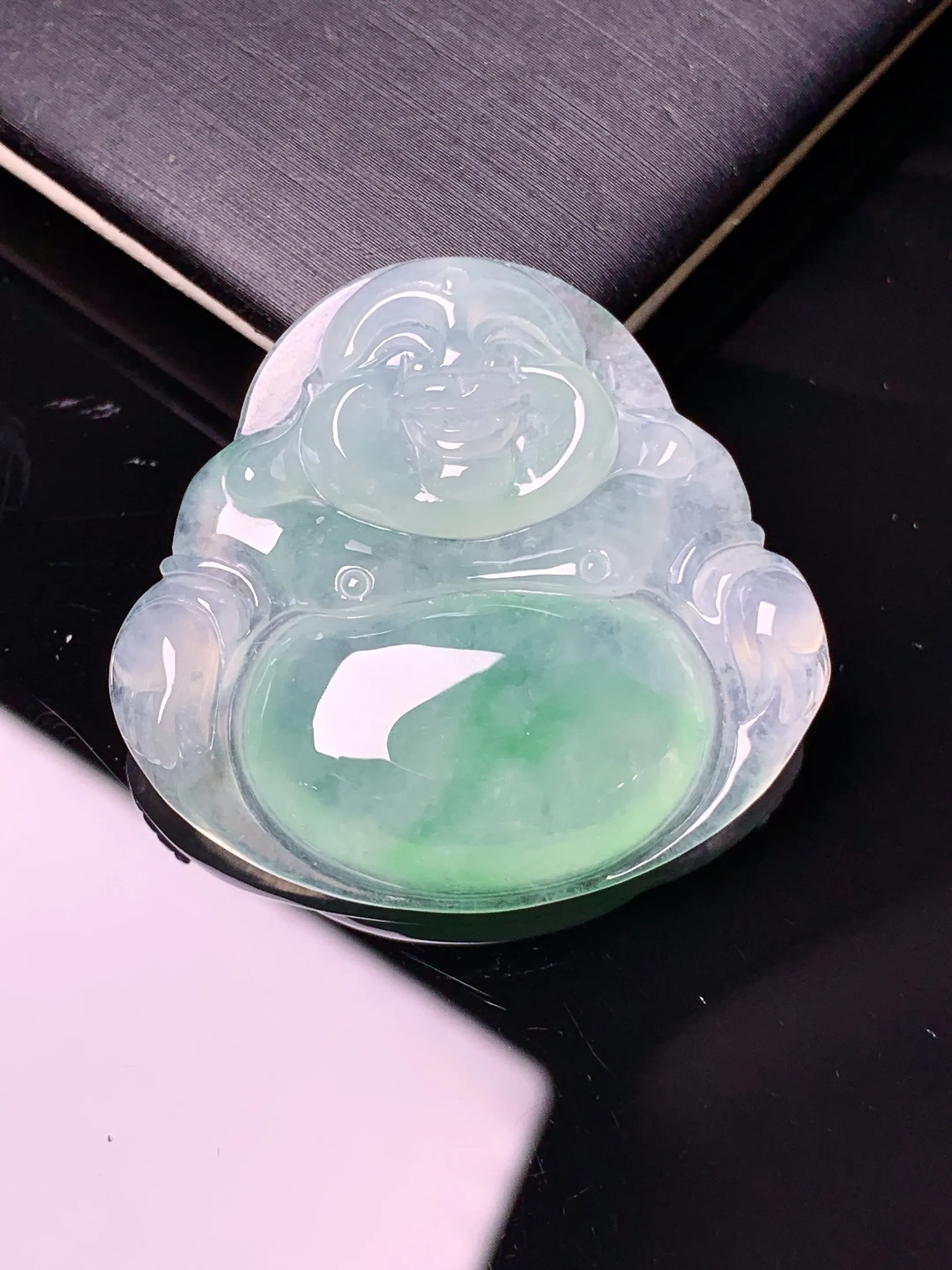 冰种飘绿佛公吊坠 玉质细腻 色泽清新艳丽 整体尺寸33*35.5*6.2