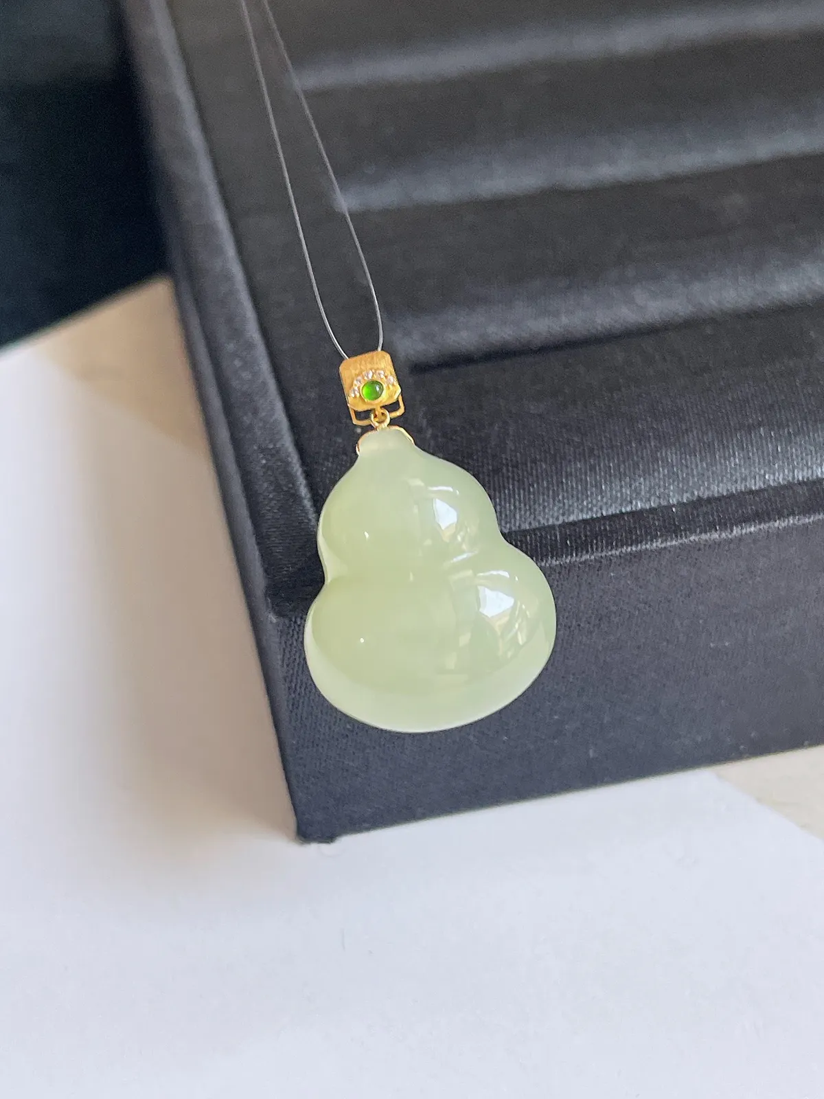 18K金扣镶嵌和田玉晴水葫芦吊坠