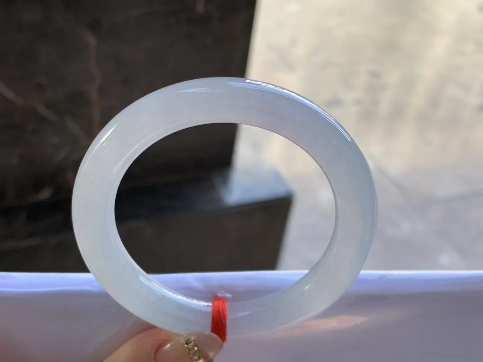 冰味淡春圆条手镯
尺寸：53-10-9.6mm
种好 小清新