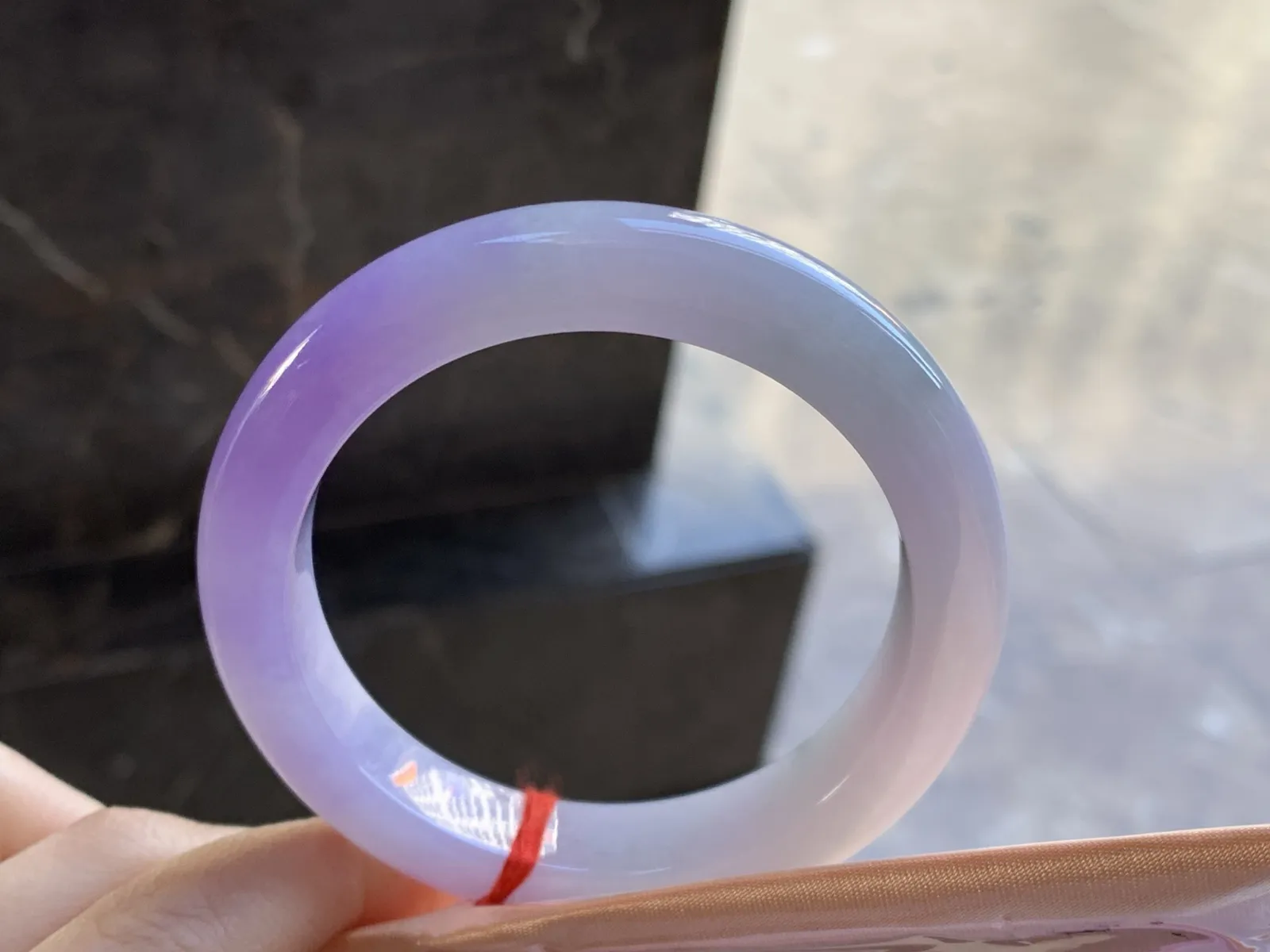 紫罗兰手镯
尺寸：54.7-12-9.7mm
肉质细腻 颜色浓郁漂亮