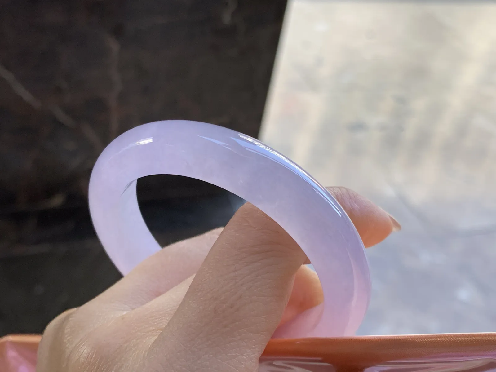 冰紫手镯
尺寸：51.3-11.4-8.5mm
种水好 小圈口 颜色漂亮