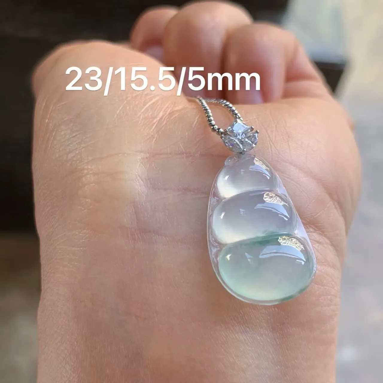 冰种飘花福豆 水润饱满 配金扣