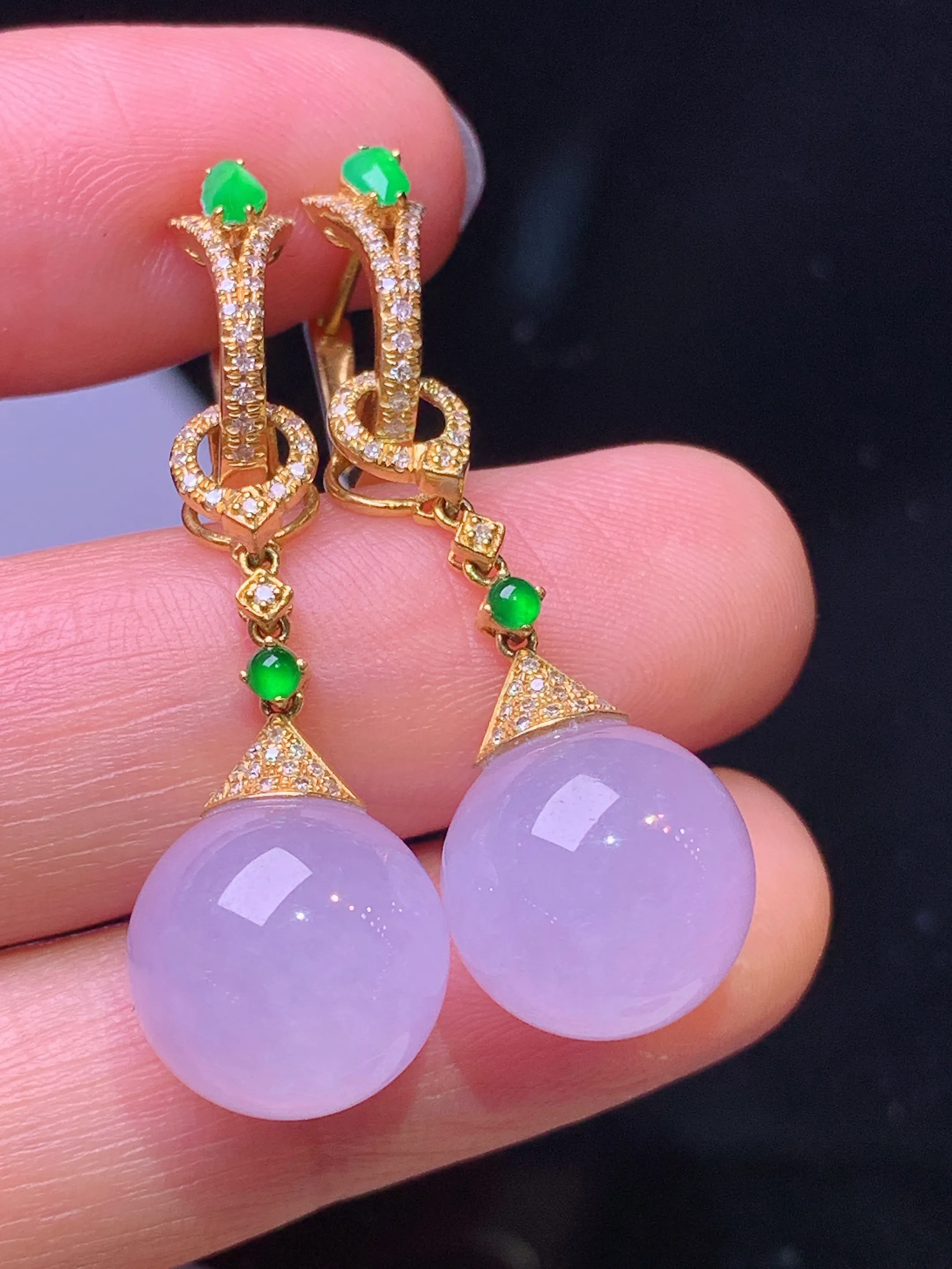 18k金钻镶嵌紫罗兰圆珠耳坠 玉质细腻 色泽艳丽清新 整体尺寸37.5*12