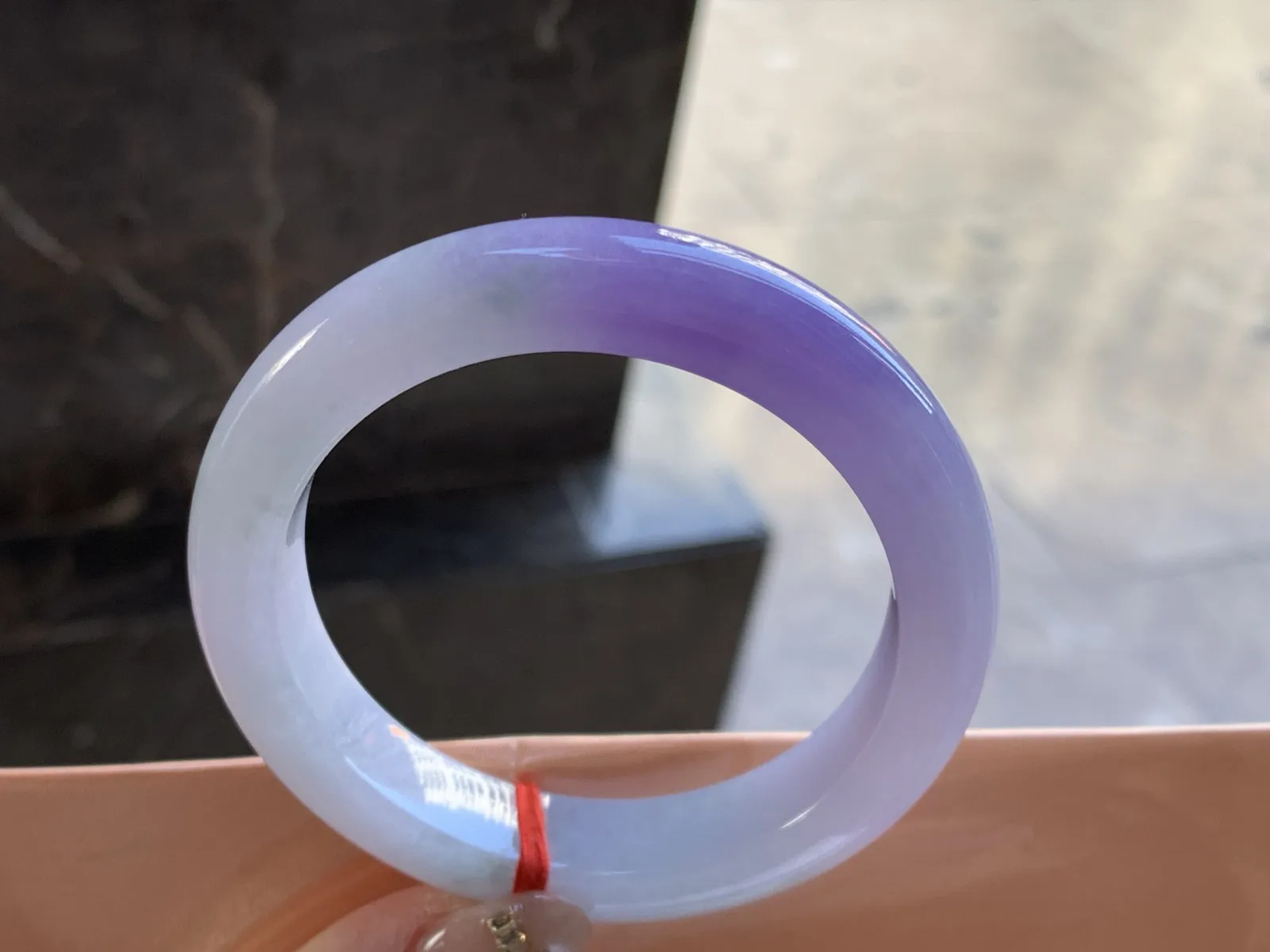 紫罗兰手镯
尺寸：54.7-12-9.7mm
肉质细腻 颜色浓郁漂亮