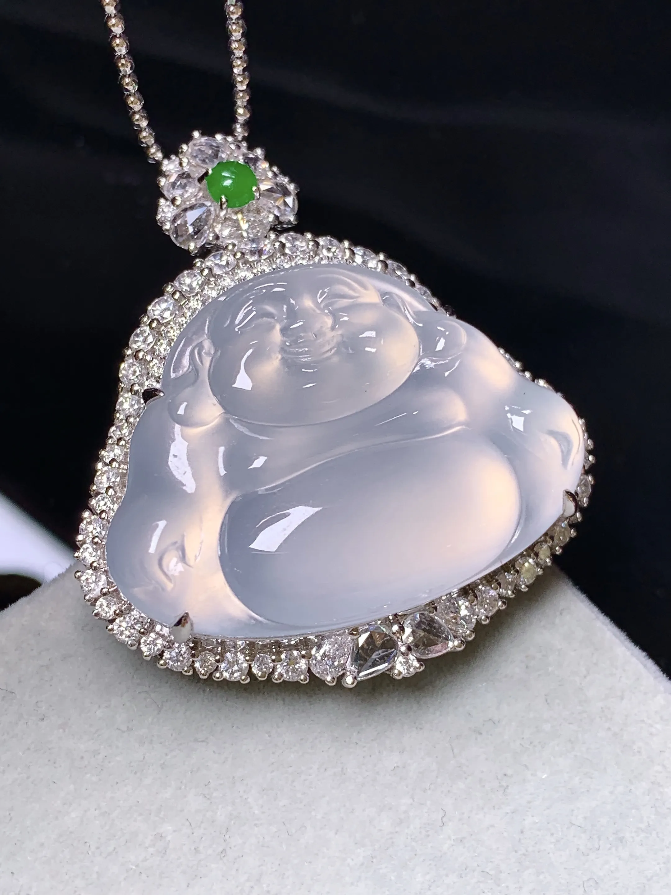 18k金钻镶嵌冰种佛公吊坠 玉质细腻 色泽清新艳丽 整体尺寸36.3*32.2*13