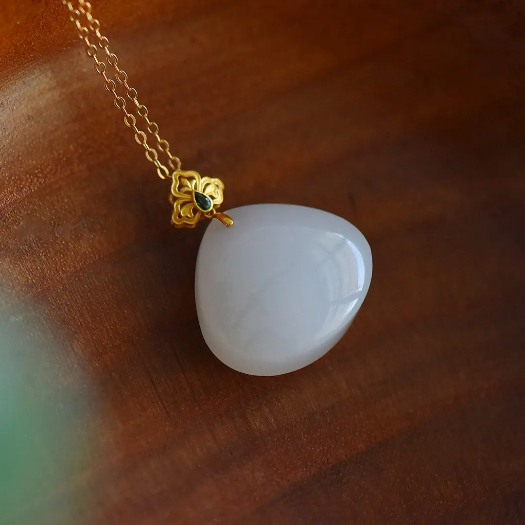 18K金扣镶嵌和田玉白玉水滴吊坠