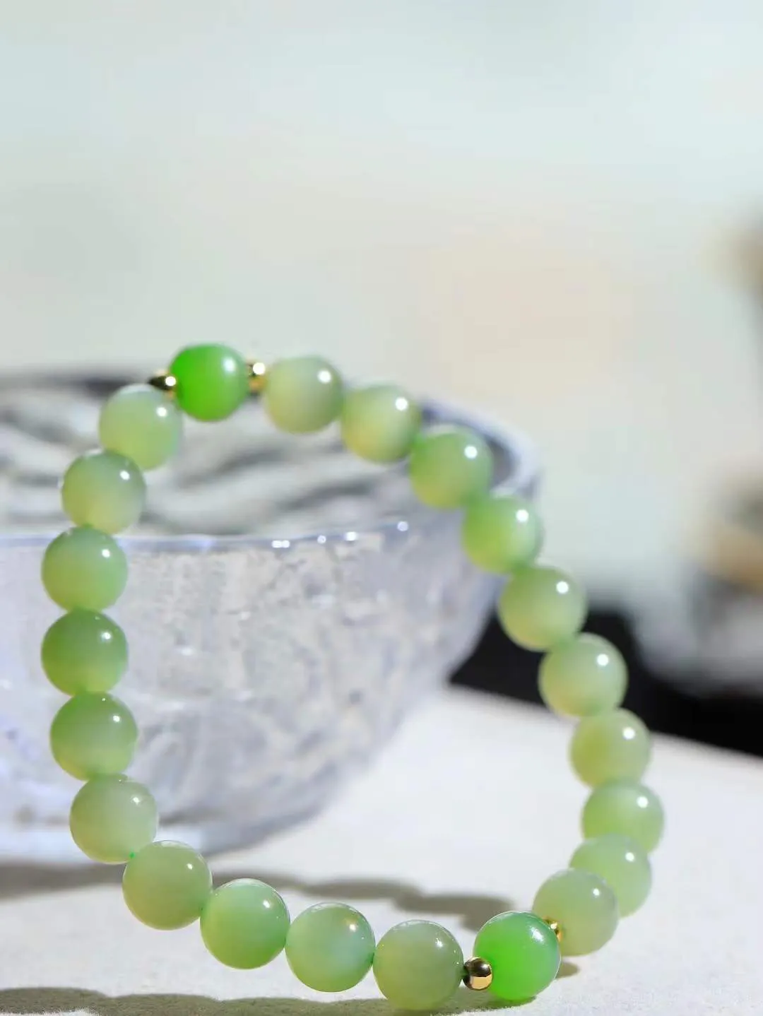 【珠圆玉润.手串】

精品和田玉珠圆玉润手串 玉质温润细腻  整串打磨圆润，佩戴舒适。珠珠落玉盘，间关莺语花底滑，一生美好时光，无论身在何处，都有它相伴相守。事事顺遂，幸福美满，吉祥如意。重17.3克 尺寸取一7.9mm FDL-1623100