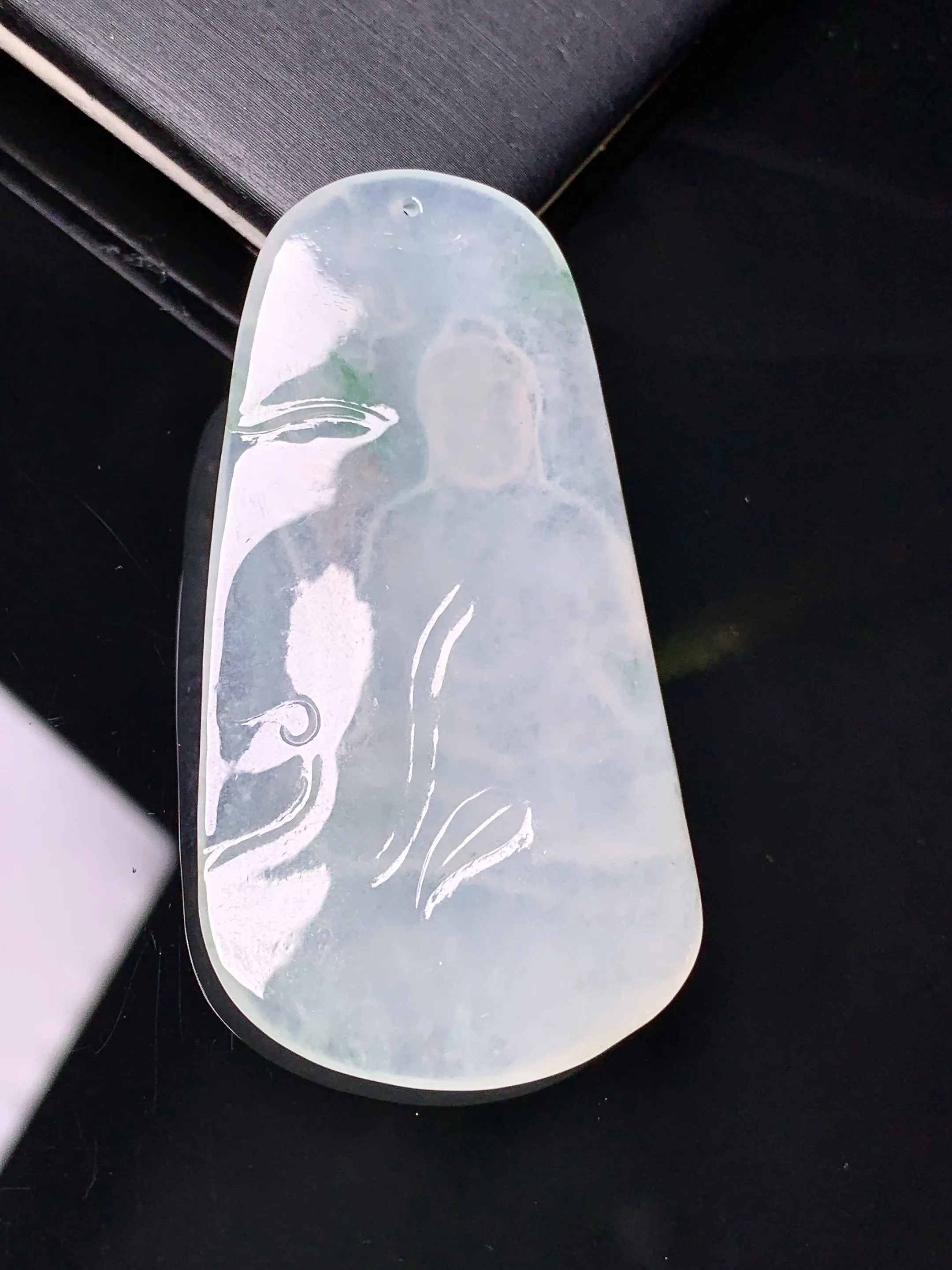 冰种大日如来佛祖吊坠 玉质细腻 色泽清新艳丽 整体尺寸54.7*29.5*4.6