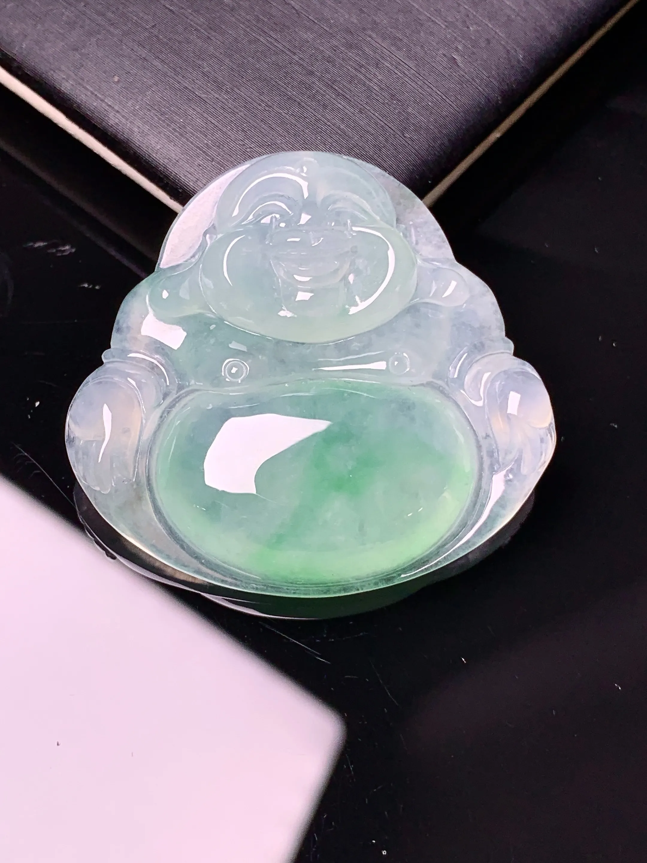 冰种飘绿佛公吊坠 玉质细腻 色泽清新艳丽 整体尺寸33*35.5*6.2