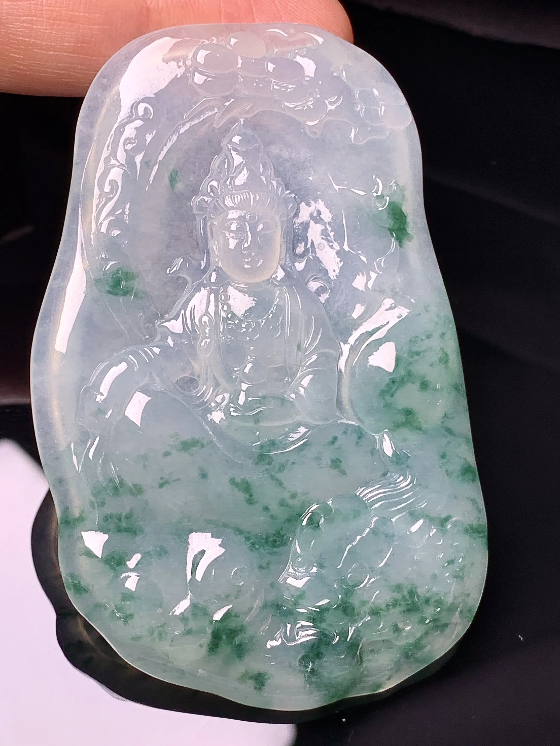 飘绿文殊观音菩萨吊坠 玉质细腻 色泽清新艳丽 整体尺寸67*43.2*5