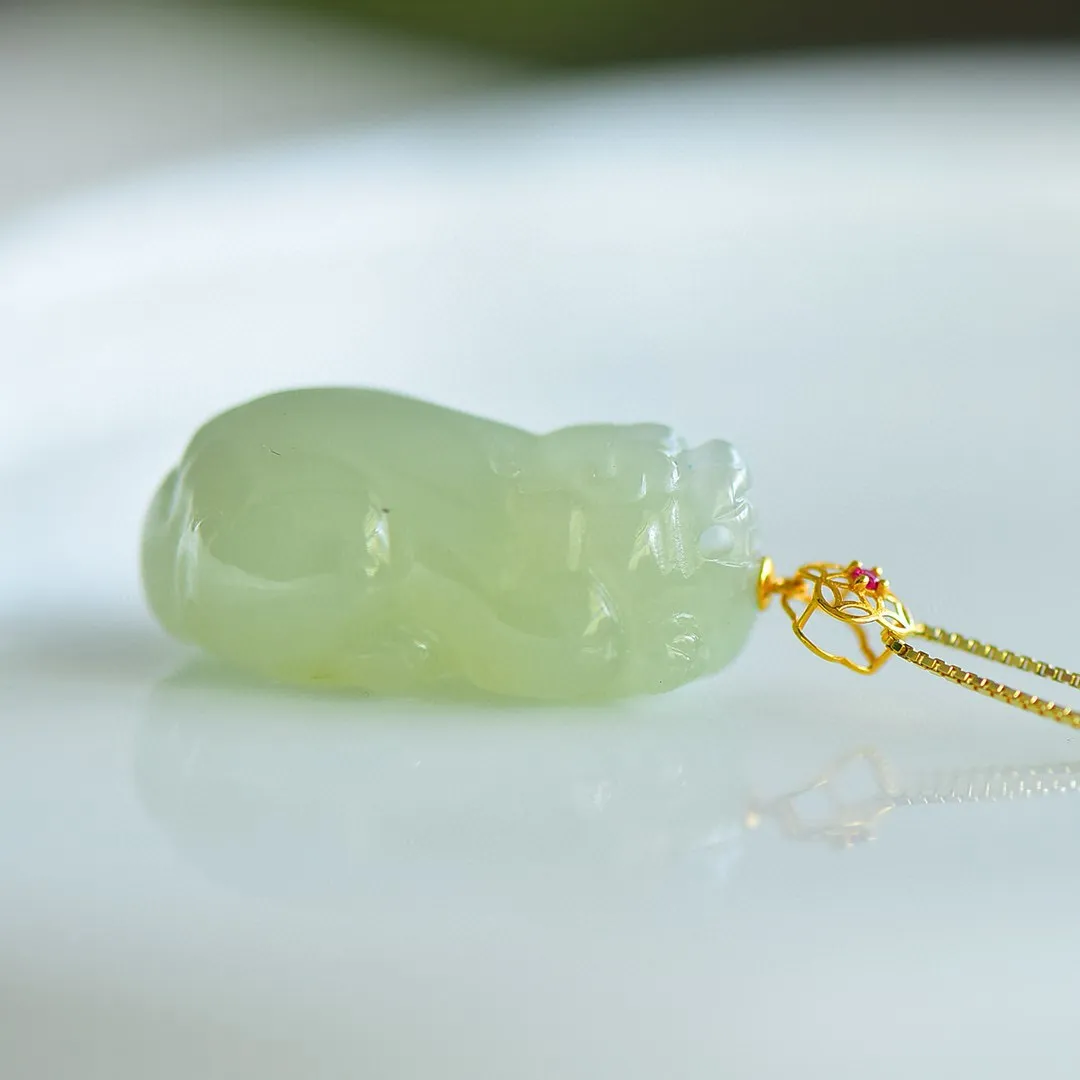 18K金扣镶嵌和田玉晴水招财貔貅吊坠