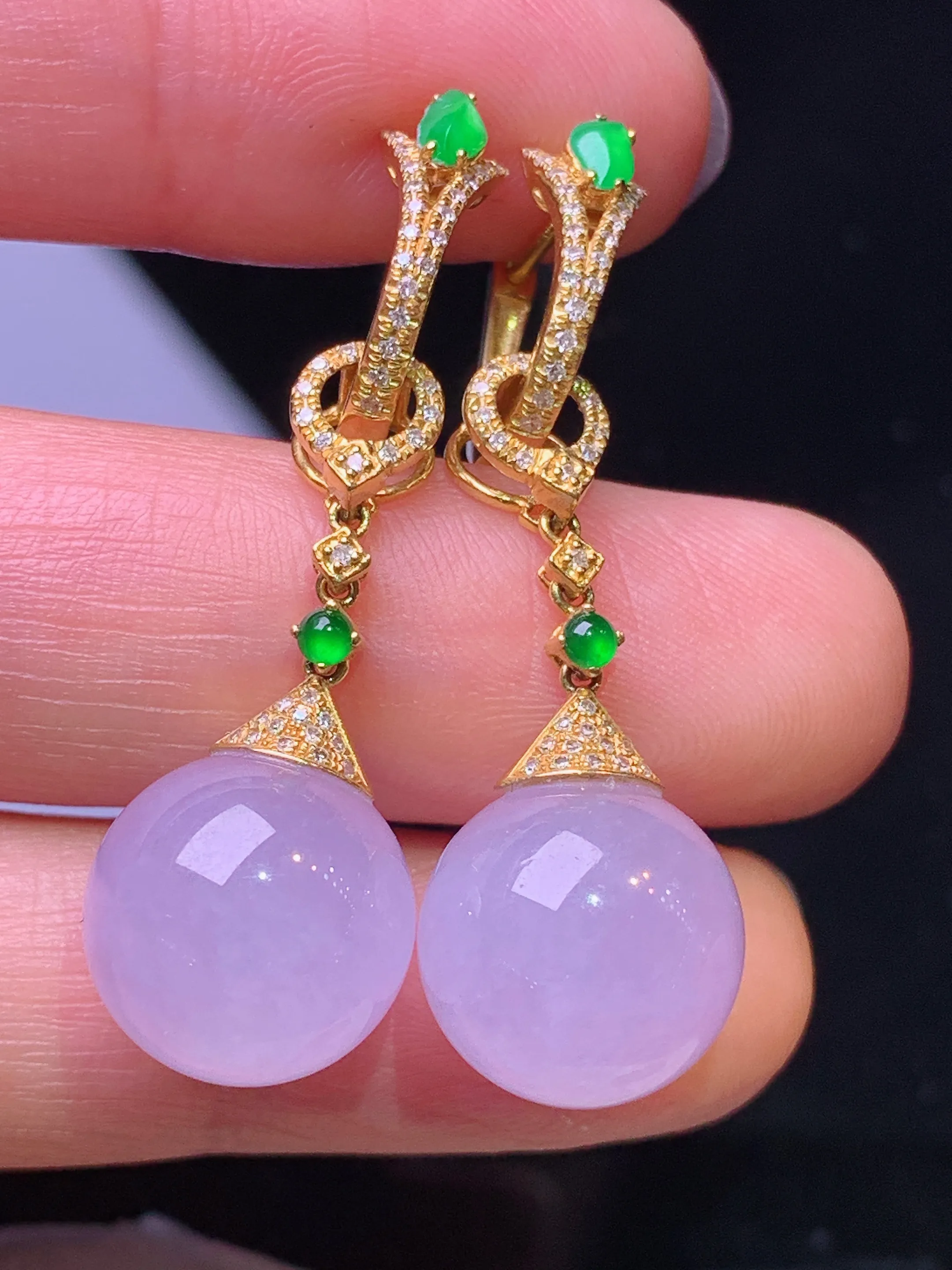 18k金钻镶嵌紫罗兰圆珠耳坠 玉质细腻 色泽艳丽清新 整体尺寸37.5*12