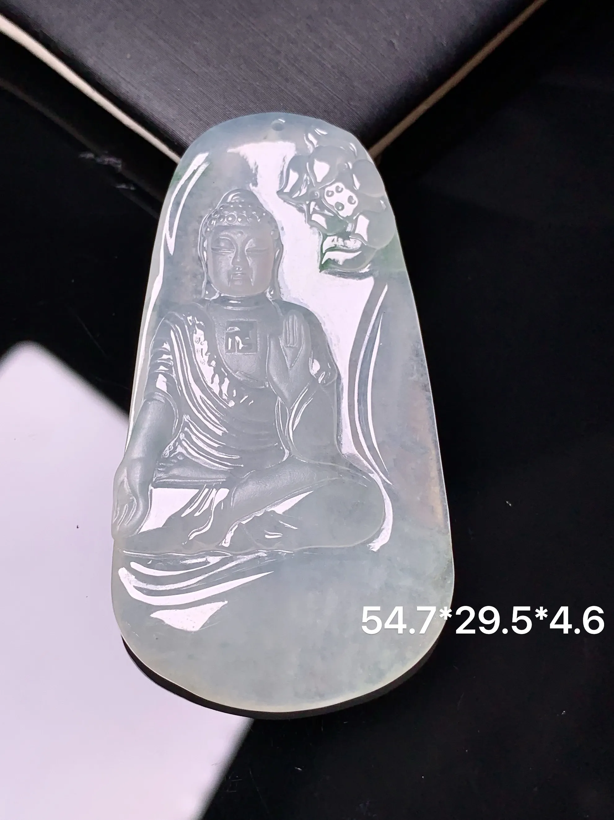 冰种大日如来佛祖吊坠 玉质细腻 色泽清新艳丽 整体尺寸54.7*29.5*4.6