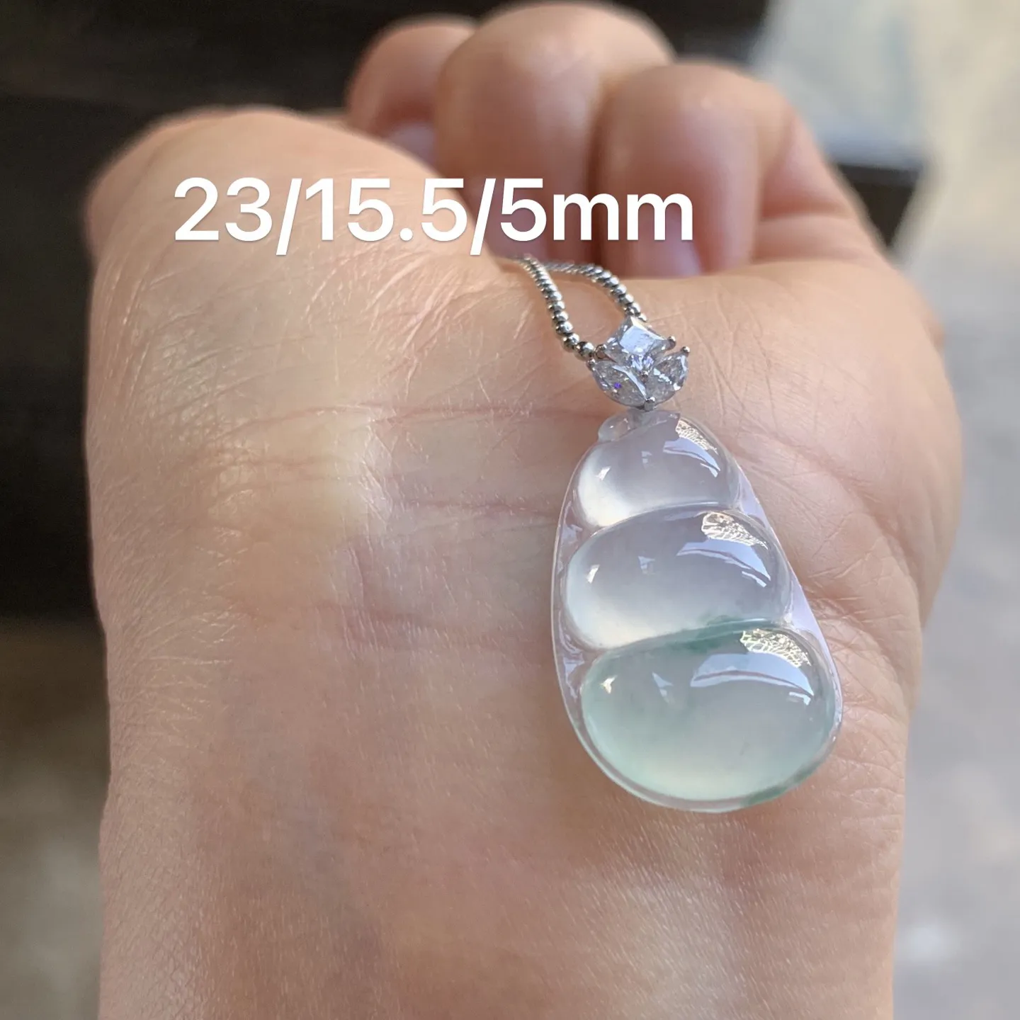 冰种飘花福豆 水润饱满 配金扣