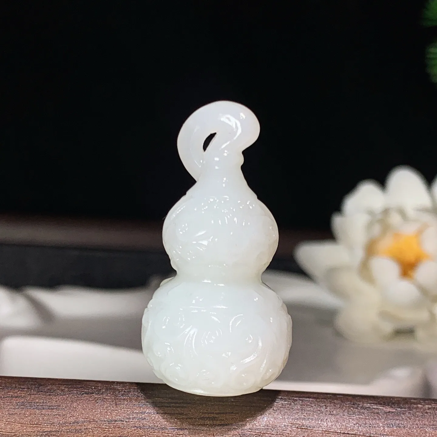 新疆和田玉羊脂白福禄葫芦挂件。尺寸41/21重19克 玉质细腻油润 底色纯净 脂粉好，品质好。lt2
