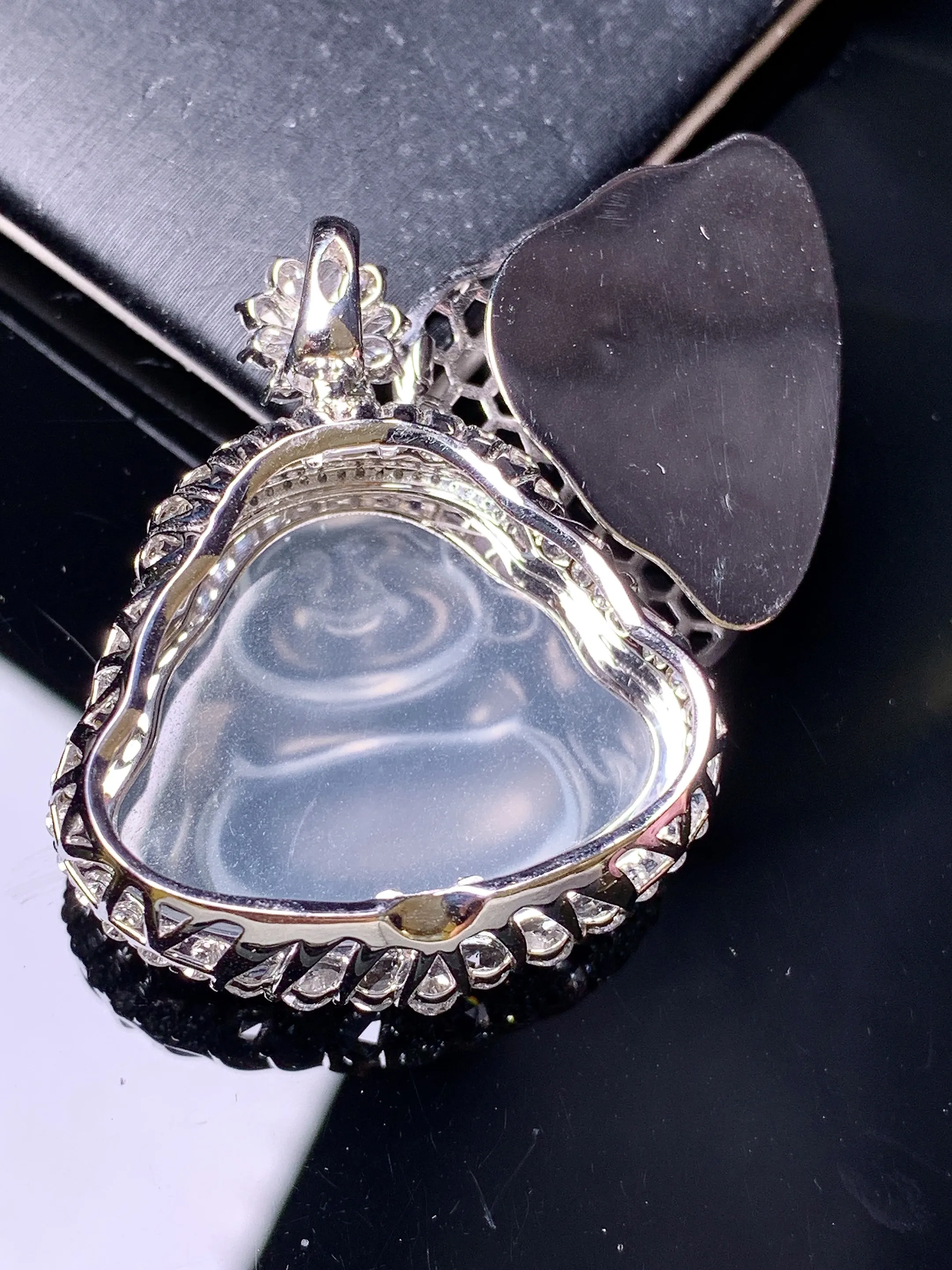 18k金钻镶嵌冰种佛公吊坠 玉质细腻 色泽清新艳丽 整体尺寸36.8*30.5*13.2