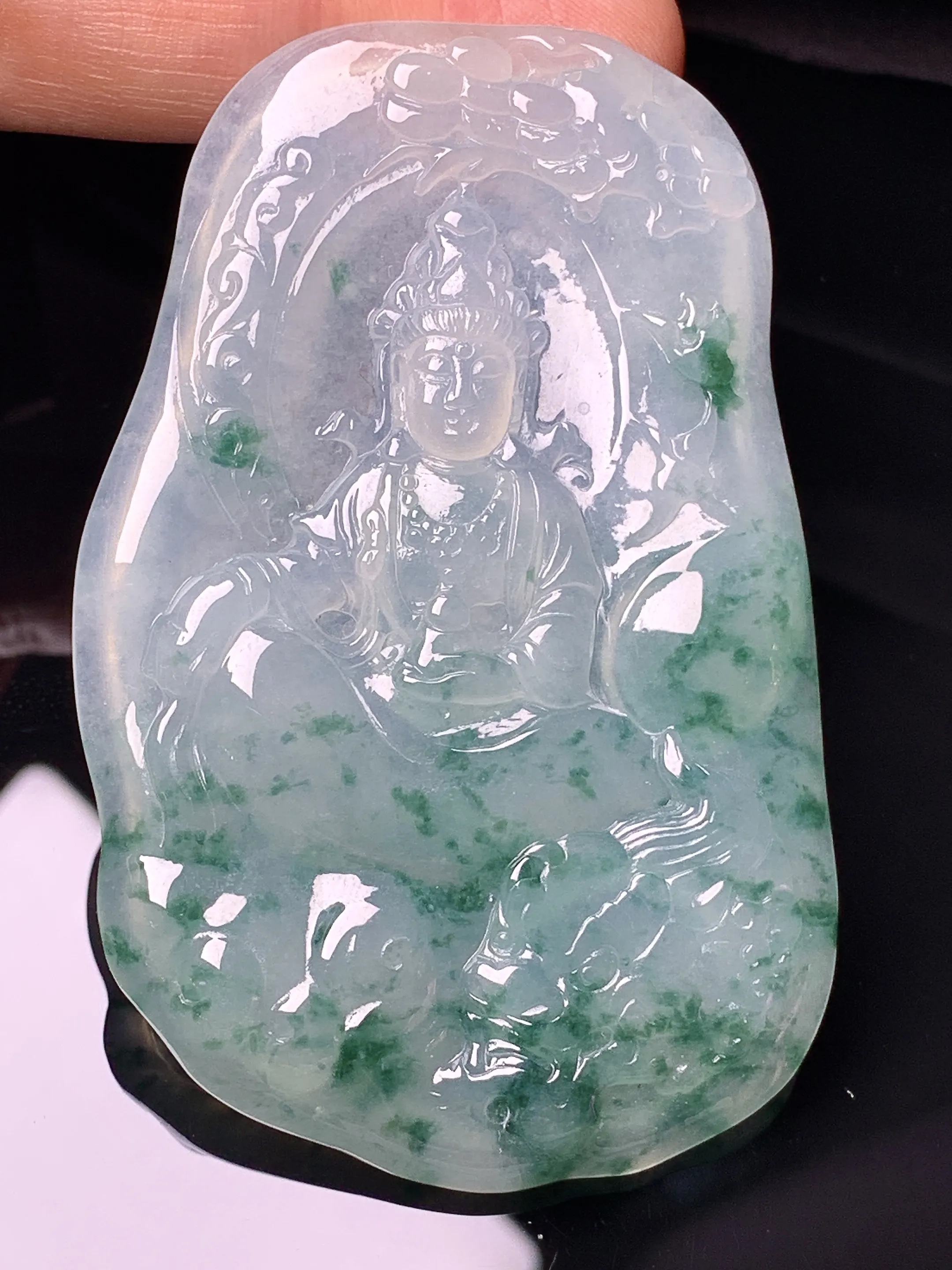 飘绿文殊观音菩萨吊坠 玉质细腻 色泽清新艳丽 整体尺寸67*43.2*5