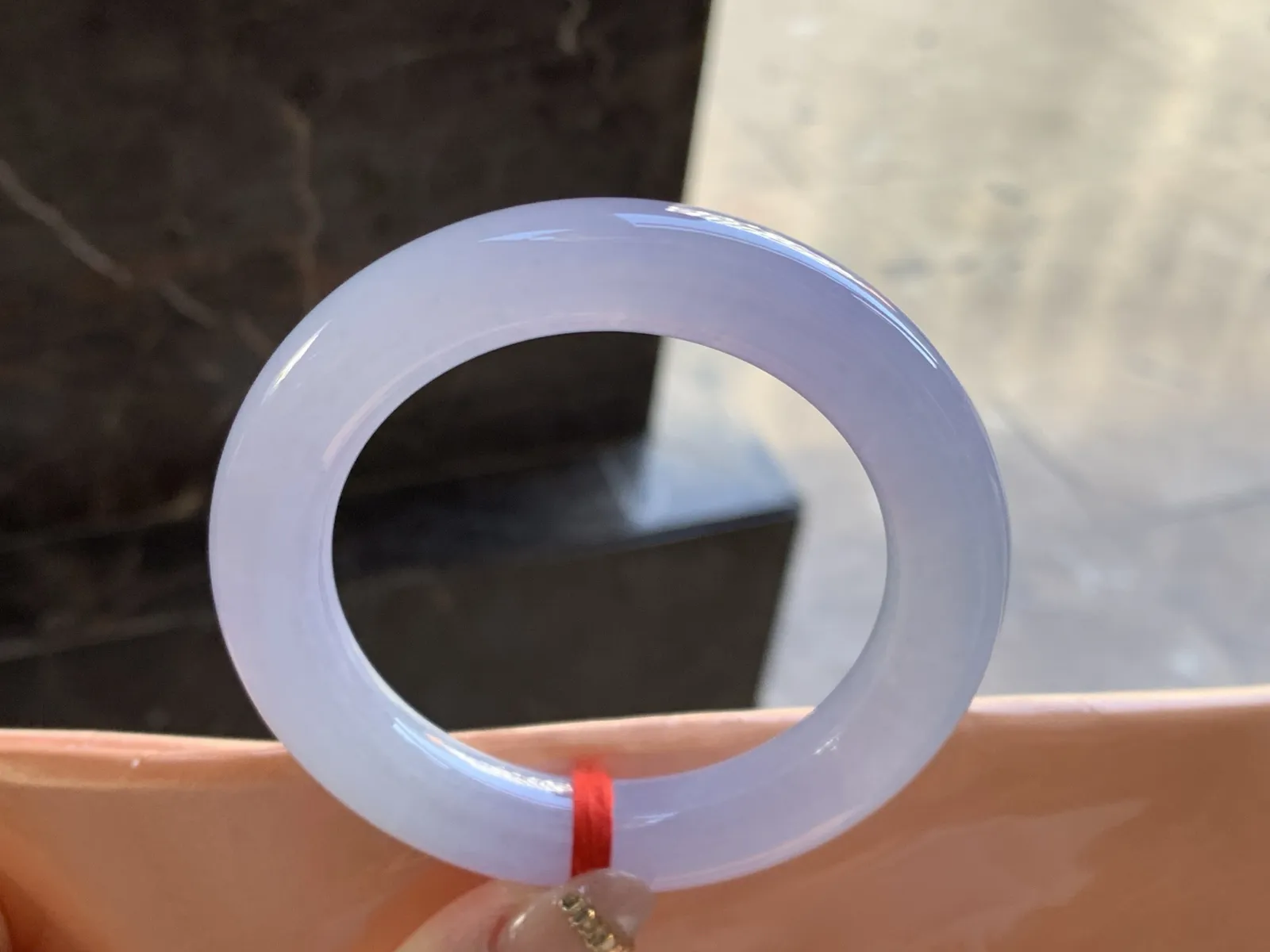 冰紫圆条手镯
尺寸：55.3-11.9-11.7mm
底子细腻干净 小清新