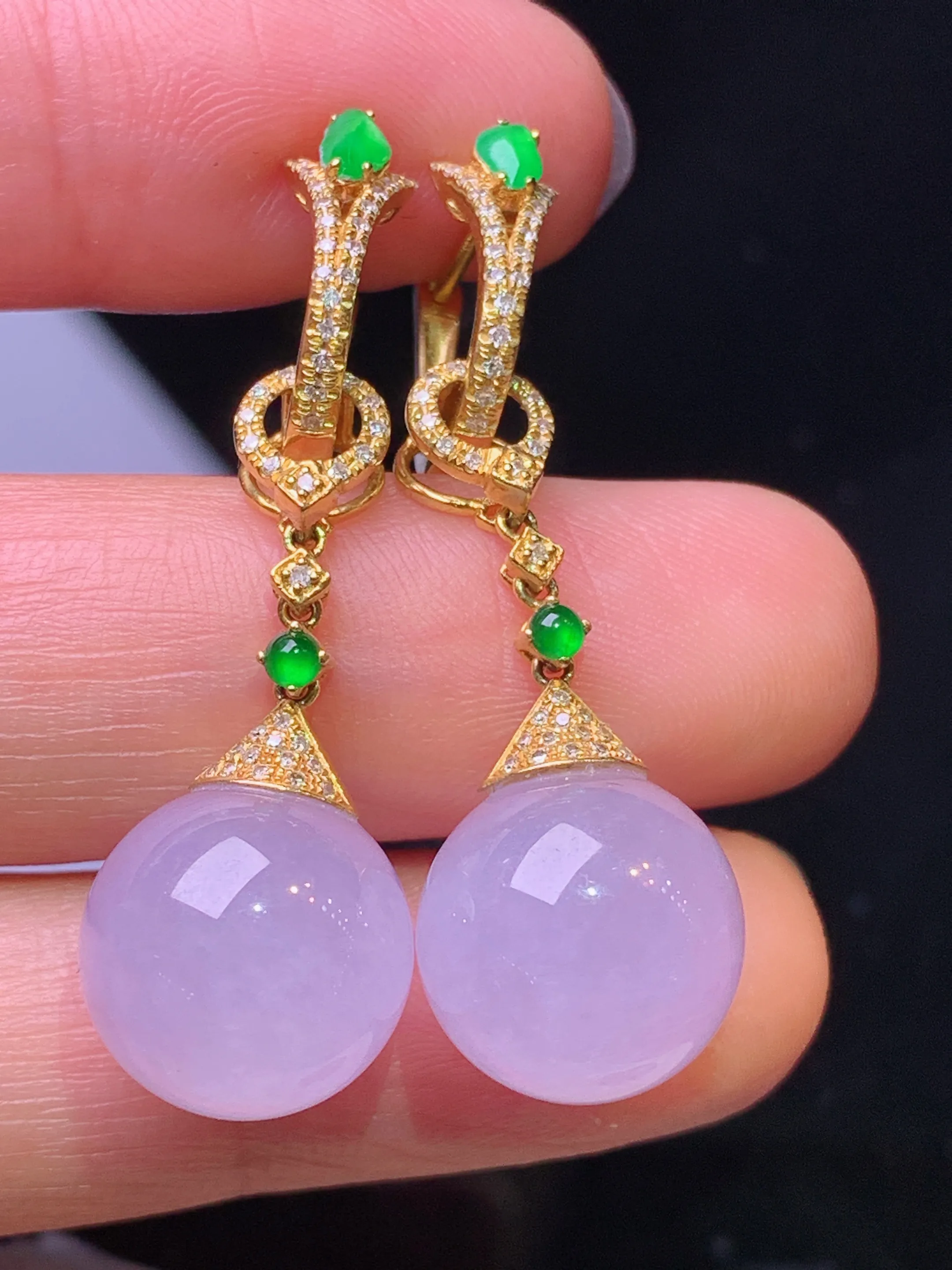 18k金钻镶嵌紫罗兰圆珠耳坠 玉质细腻 色泽艳丽清新 整体尺寸37.5*12