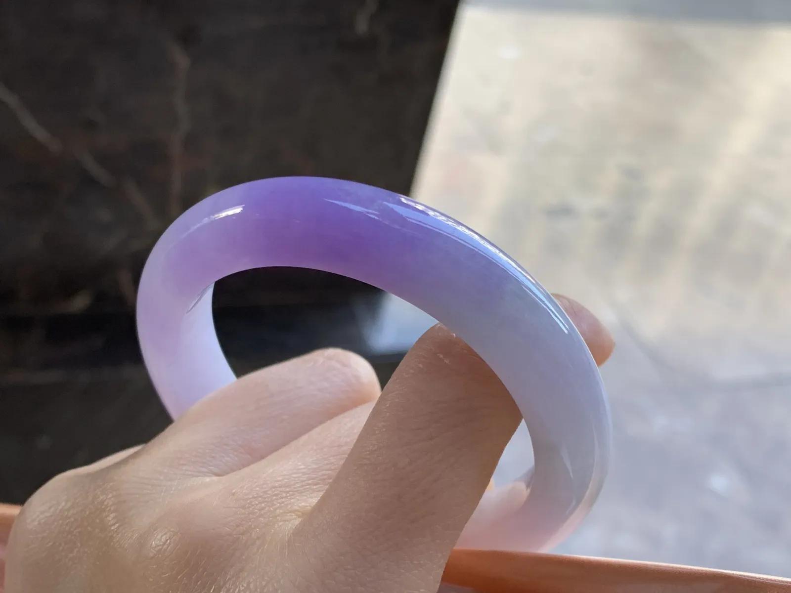 紫罗兰手镯
尺寸：54.7-12-9.7mm
肉质细腻 颜色浓郁漂亮