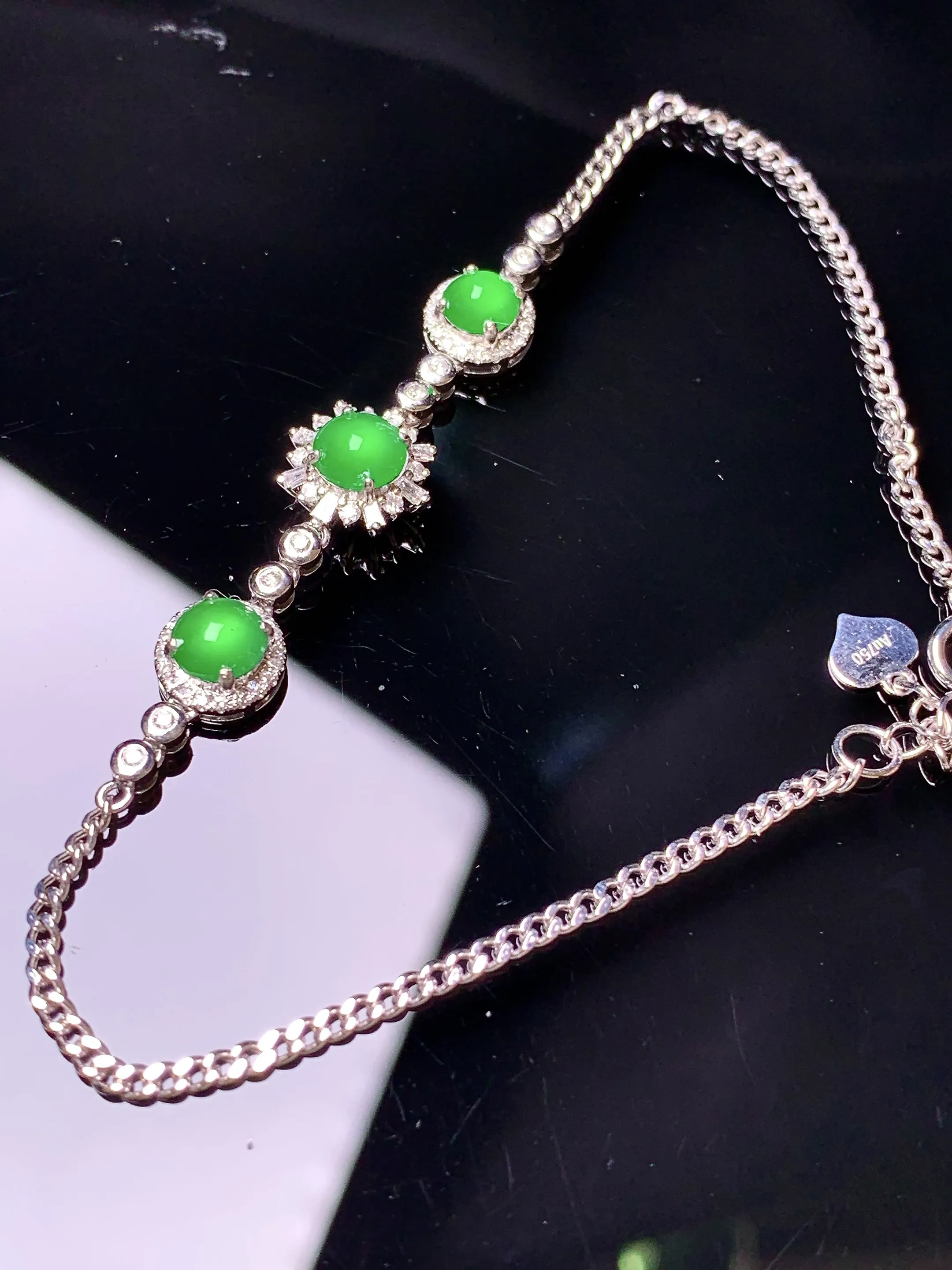 18k金钻镶嵌满绿蛋面手链 玉质细腻 色泽清新艳丽 整体尺寸42*9*5.6