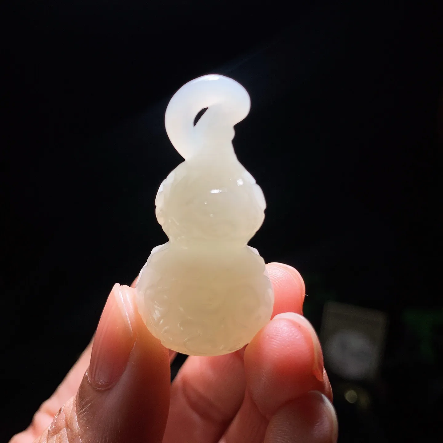 新疆和田玉羊脂白福禄葫芦挂件。尺寸41/21重19克 玉质细腻油润 底色纯净 脂粉好，品质好。lt260130