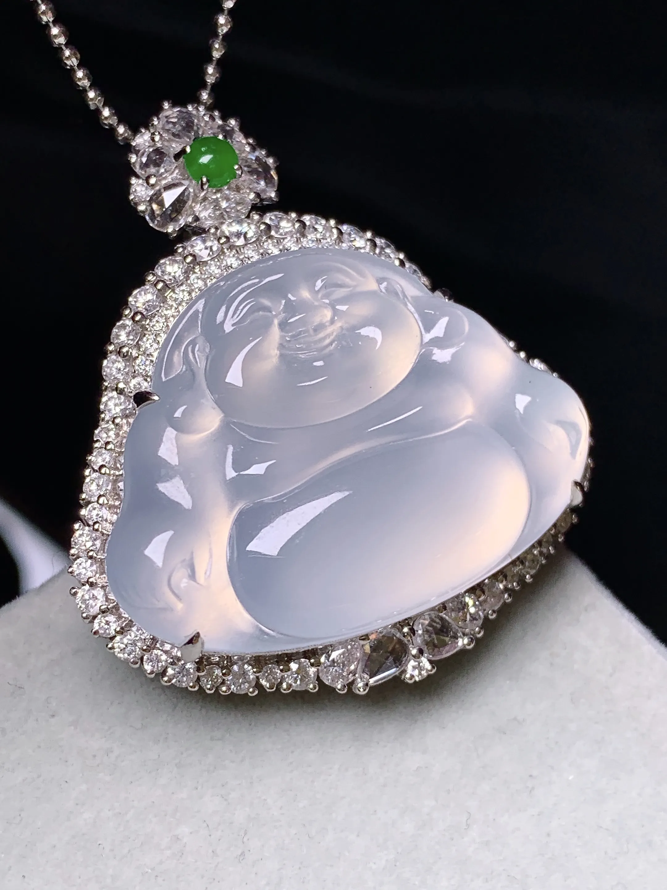 18k金钻镶嵌冰种佛公吊坠 玉质细腻 色泽清新艳丽 整体尺寸36.3*32.2*13