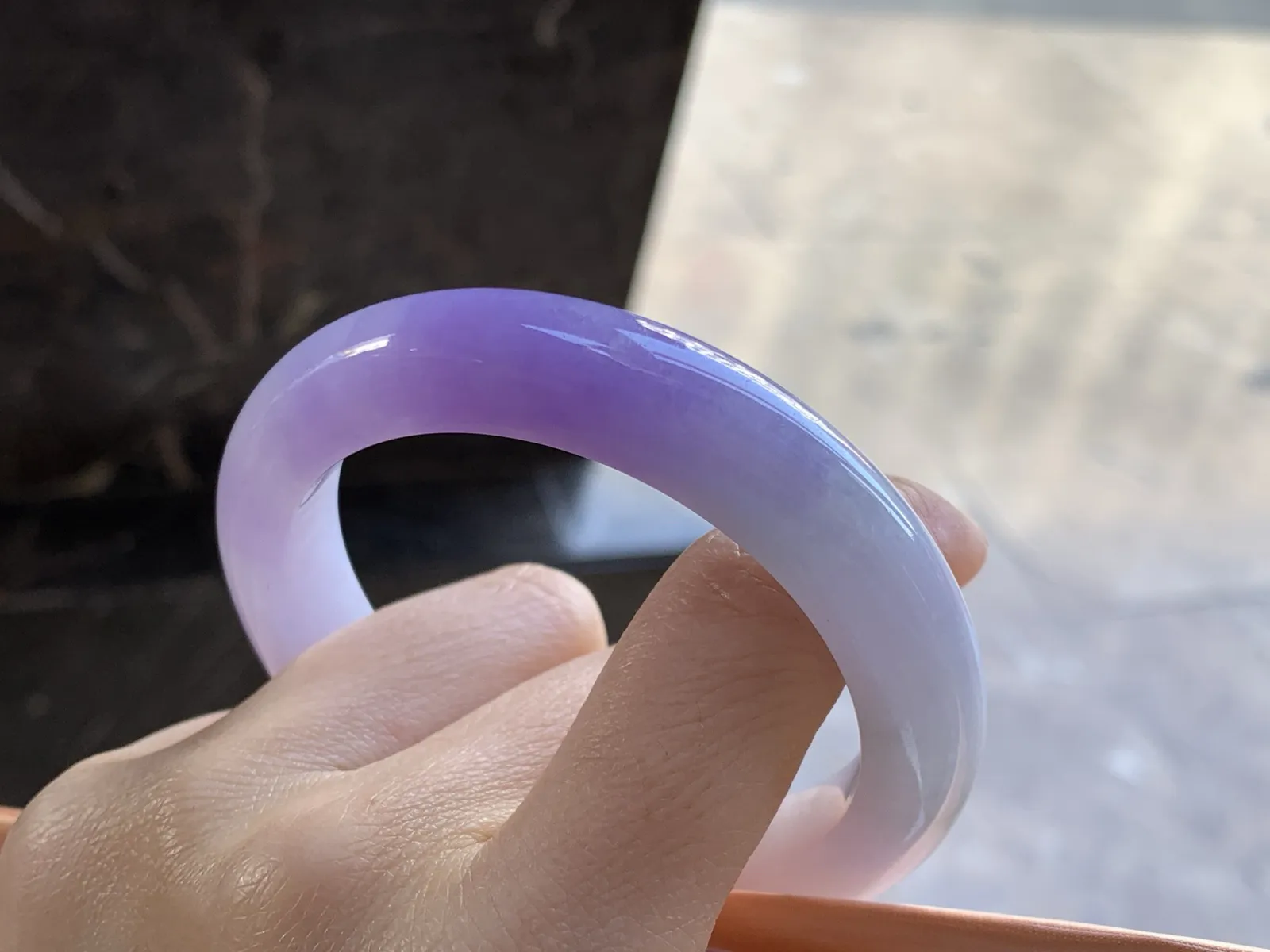 紫罗兰手镯
尺寸：54.7-12-9.7mm
肉质细腻 颜色浓郁漂亮