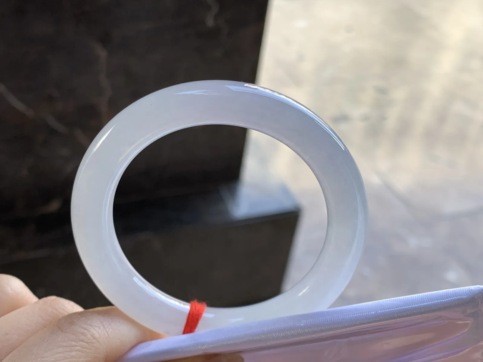 冰味淡春圆条手镯
尺寸：53-10-9.6mm
种好 小清新