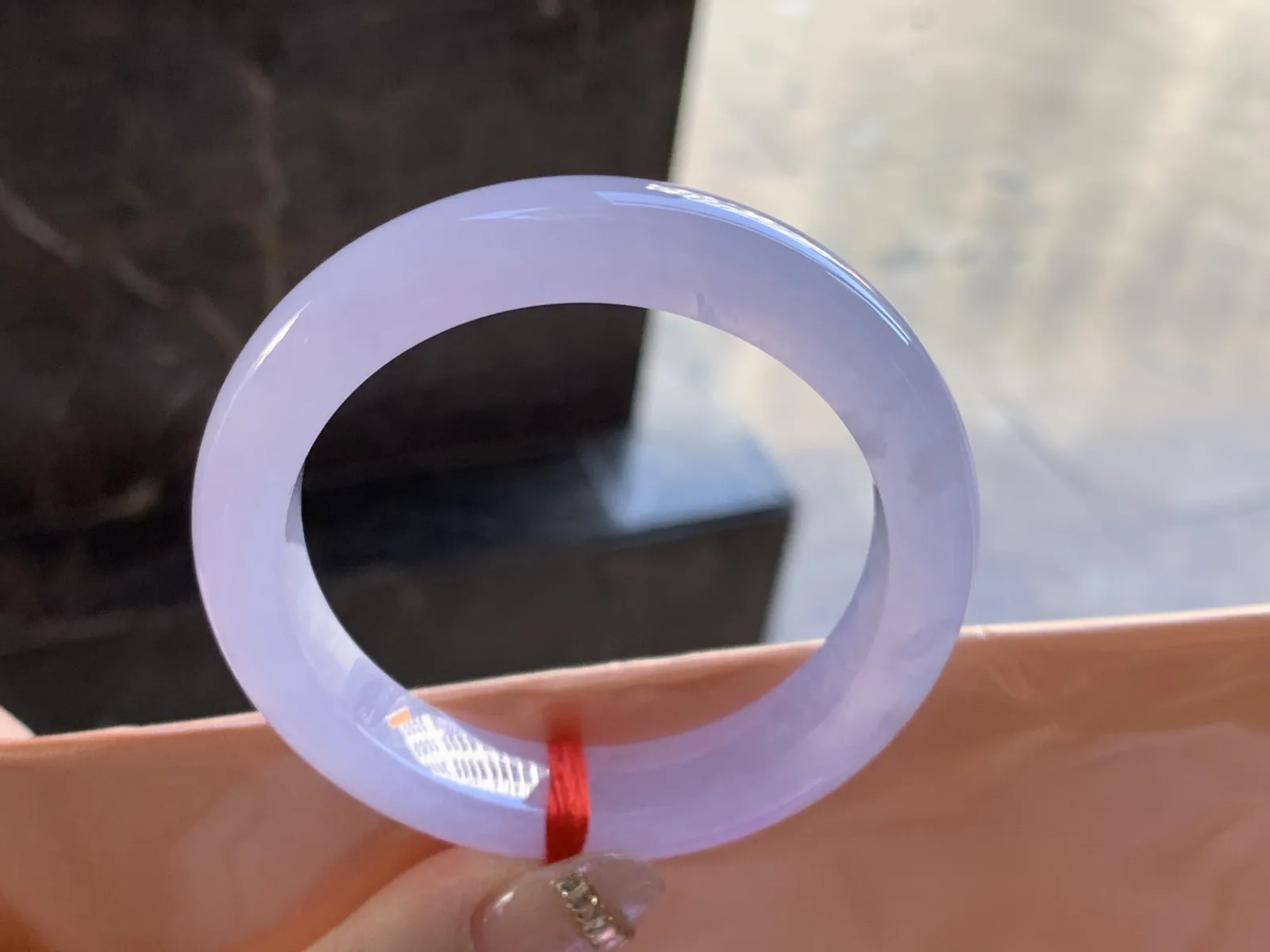 冰紫手镯
尺寸：51.3-11.4-8.5mm
种水好 小圈口 颜色漂亮