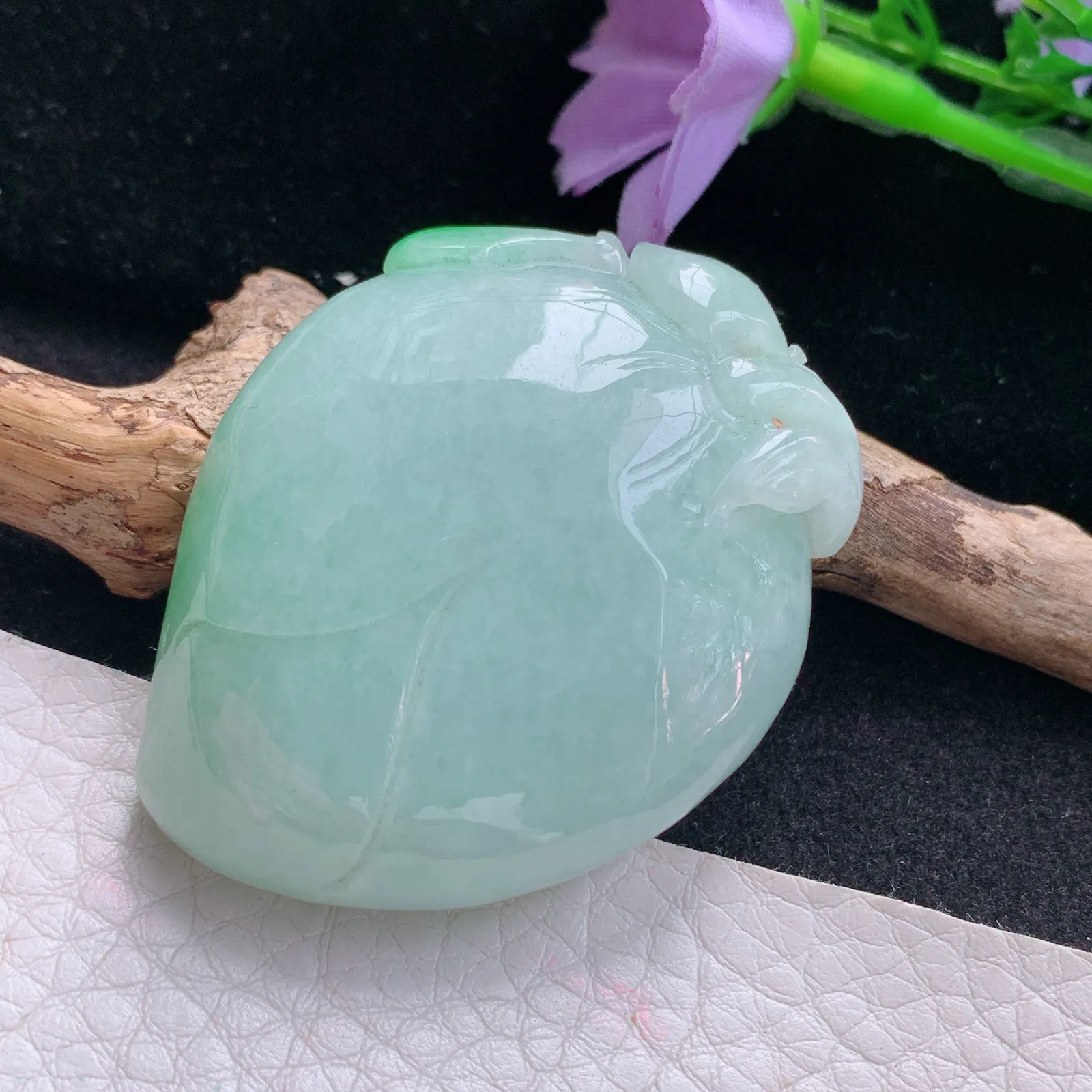 zen自然光48*36.8*14.5天然缅甸翡翠飘阳绿桃子 大寿桃玉吊坠 玉挂件