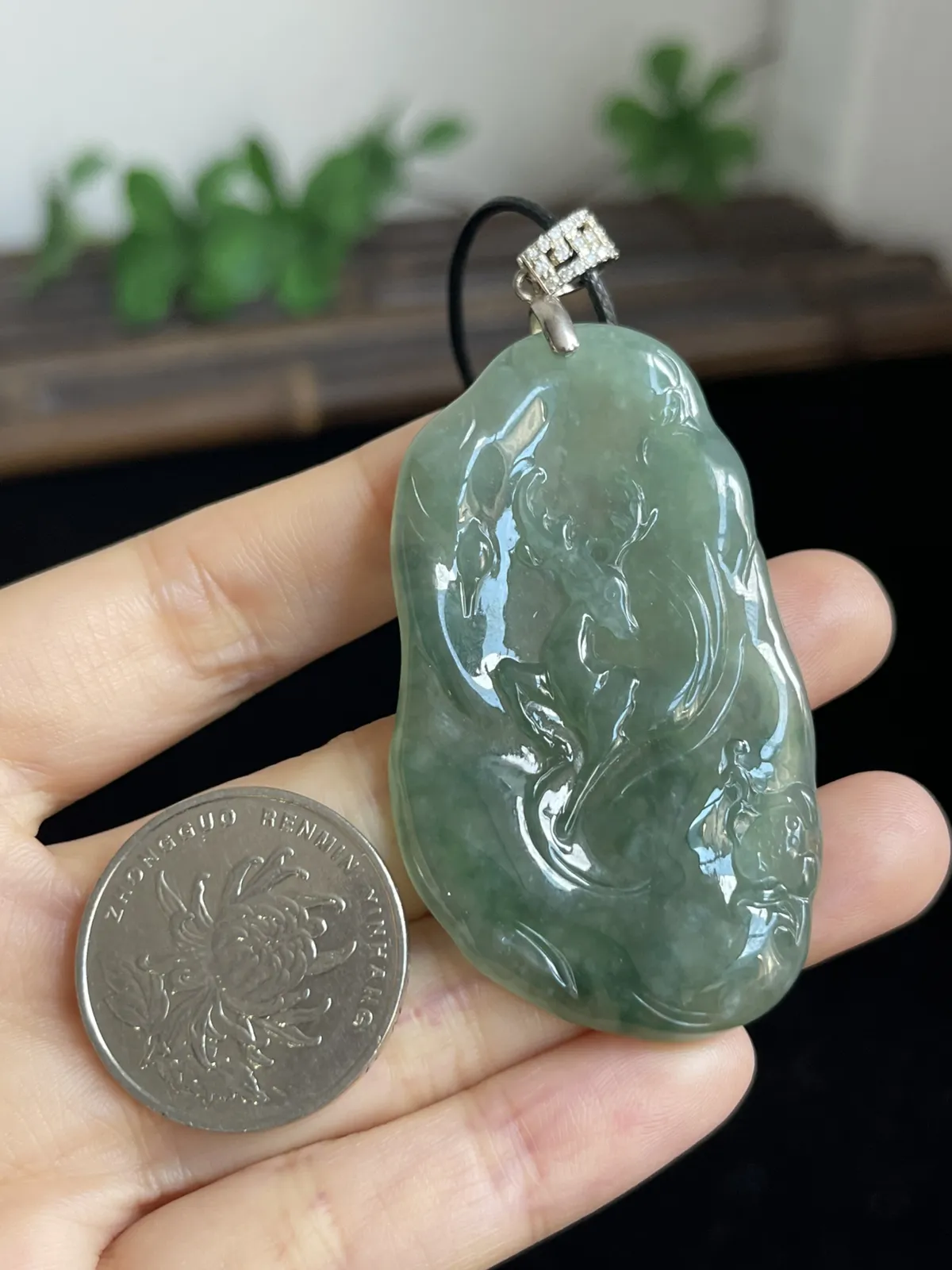 翡翠冰糯种浅绿色吊坠