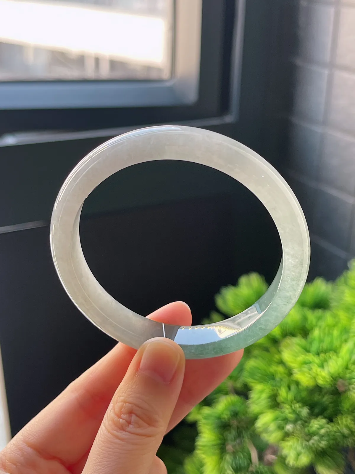 正圈58.3圈口，翡翠冰糯种飘绿手镯，半山水